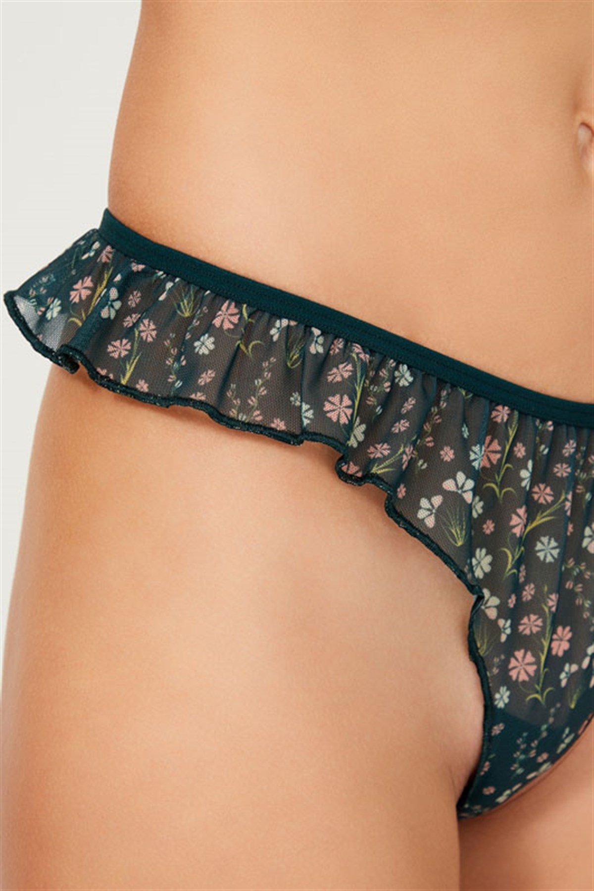 4'lü Paket Çiçek Desenli Tenan Yeşili Tül Kenarları Fırfırlı Tanga Külot