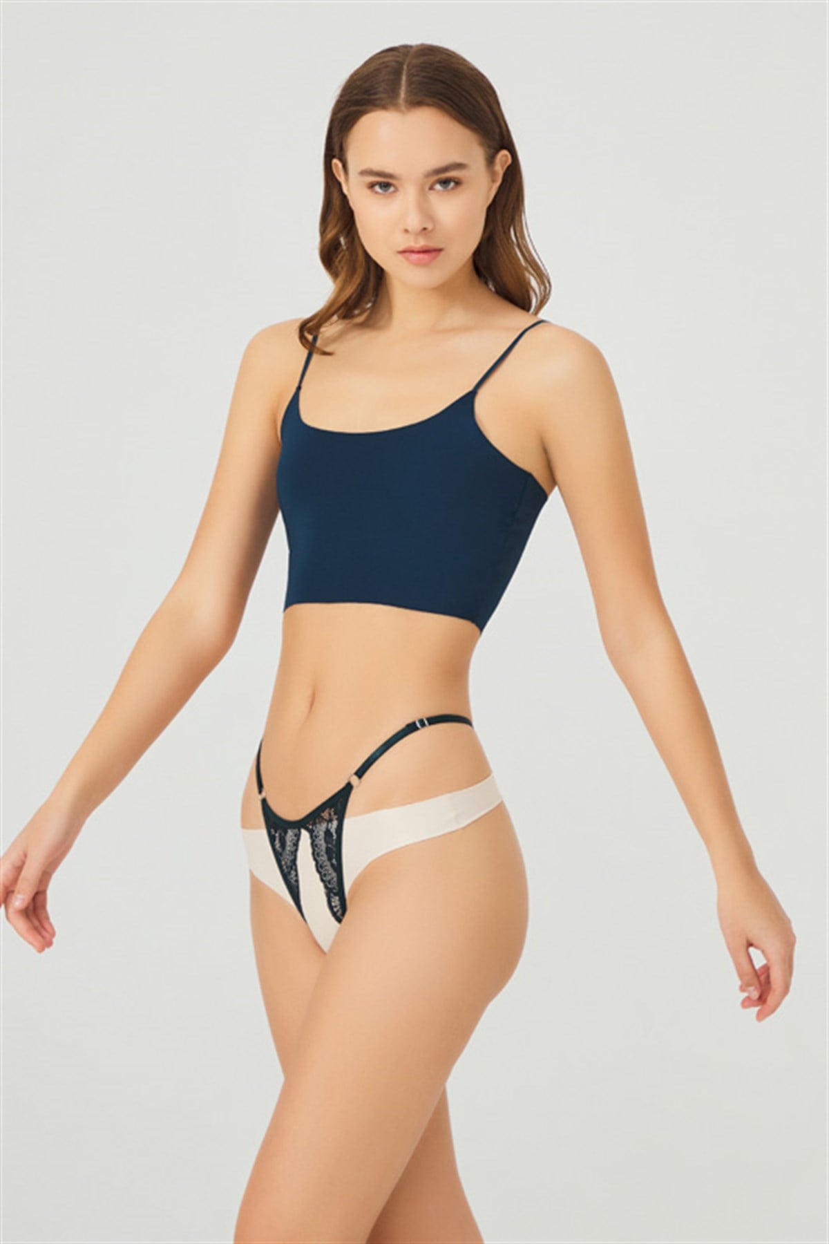 Dantelli Özel Bölgesi Açık Kadın String Külot 7'li