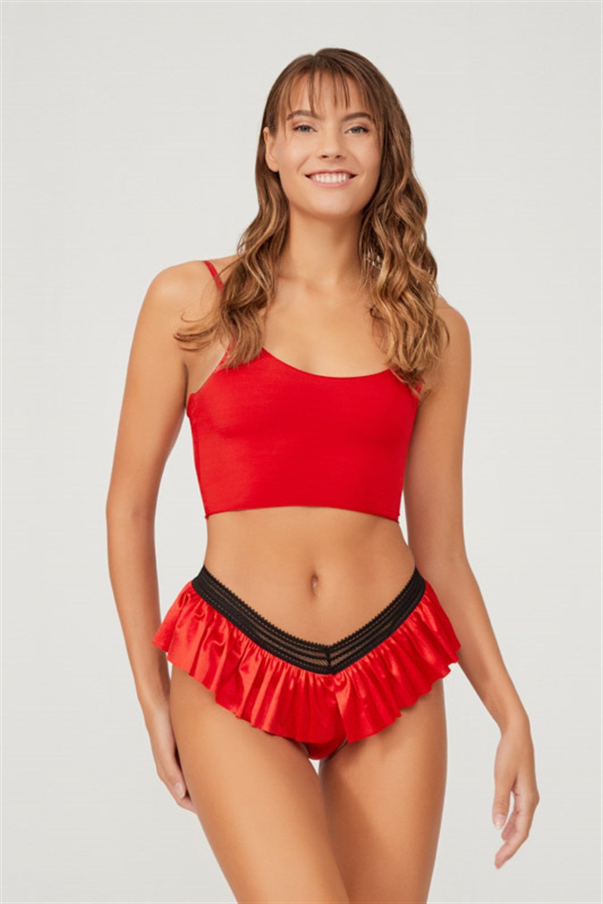 Kırmızı Saten Fırfırlı Lastik Detaylı Kadın String Külot