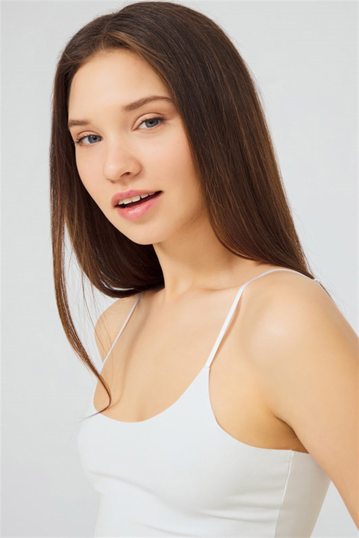 Krem Ayarlanabilir İnce Askılı Lazer Kesim Kadın Crop Büstiyer