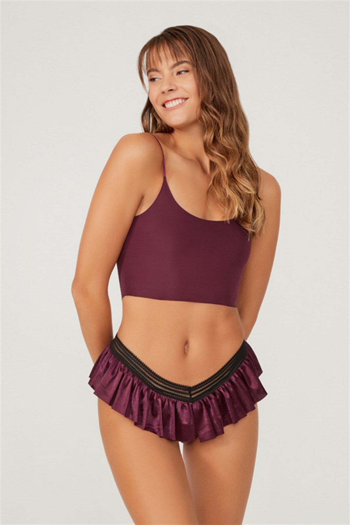 Mürdüm Saten Fırfırlı Lastik Detaylı Kadın String Külot