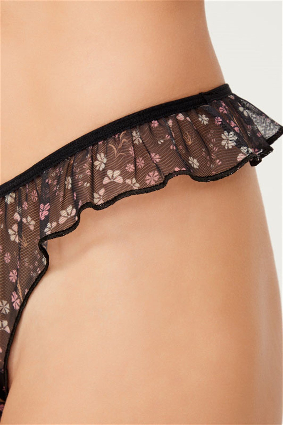 Siyah Tül Kenarları Fırfırlı Tanga Külot