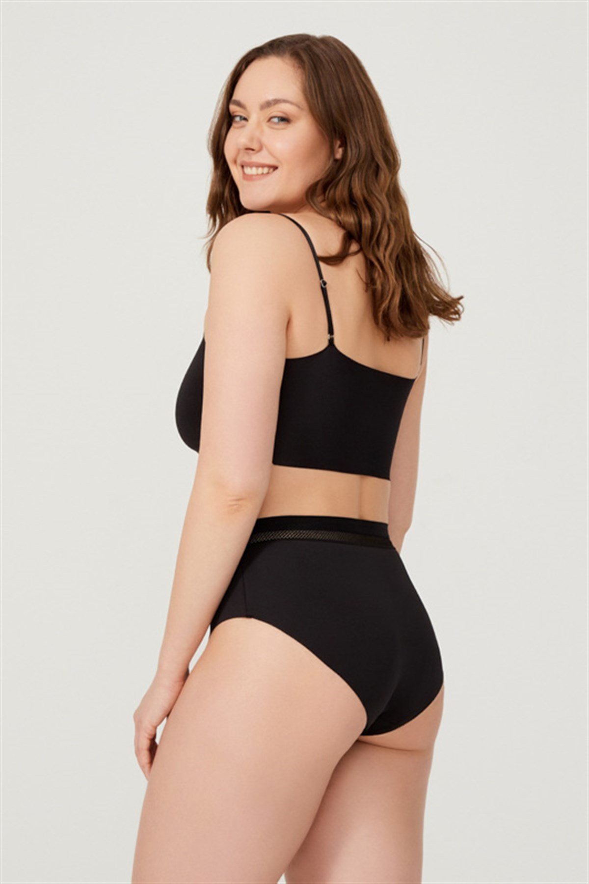 Siyah Lazer Kesim Lastik Detaylı Büyük Beden Bikini Külot