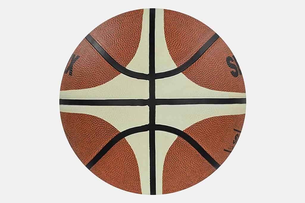 Selex SLX 500 Basketbol Topu No:5 ile basketbolun keyfini doyasıya yaşayın. Dayanıklı, her zeminde kullanıma uygun ve modern tasarımlı bu topla unutulmaz basketbol anılarına imza atın.