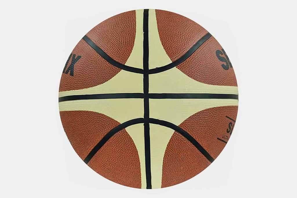 Selex SLX 600 Basketbol Topu No:5, üstün performans ve kaliteyi uygun fiyatla sunan bir modeldir. Basketboldan en iyi şekilde keyif almak için ideal bir seçimdir.