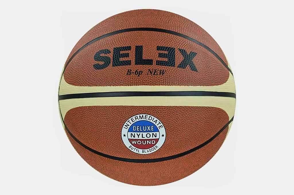 Selex SLX 600 Basketbol Topu No:5, profesyonel basketbolcular tarafından da tercih edilen bir modeldir. Yüksek performansı ve dayanıklılığı ile her seviyeden basketbolsever için mükemmel bir seçimdir.