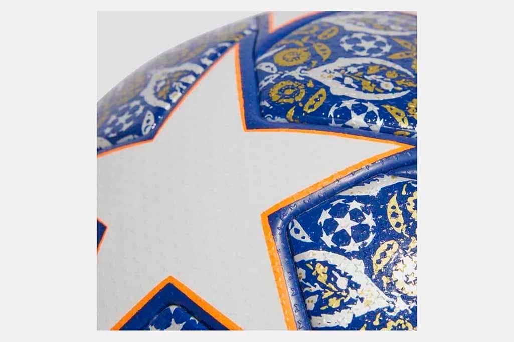 didas Ucl Pro İstanbul No:5 futbol topu ile futbol tutkunları her zaman bir adım önde. Dayanıklı ve sağlam yapısıyla uzun süreli futbol keyfi yaşa.