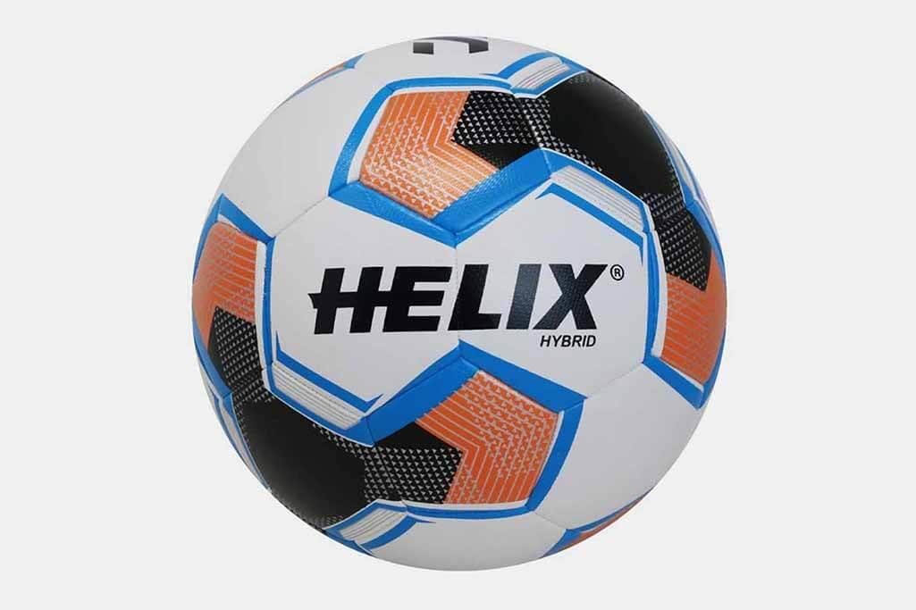 Helix H-HBFT4 hybrid futbol topu, geleceğin yıldızlarını yetiştirmek için harika bir tercih. Dayanıklı ve kaliteli tasarımıyla uzun süreli kullanım sunar. Çocukların futbol tutkusunu alevlendirin!