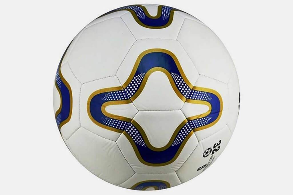 No:4 Hedefinde Tam İsabet: Selex Target Futbol Topu ile Futbol Tutkunu Çocuklar için Eğlence ve Gelişim
