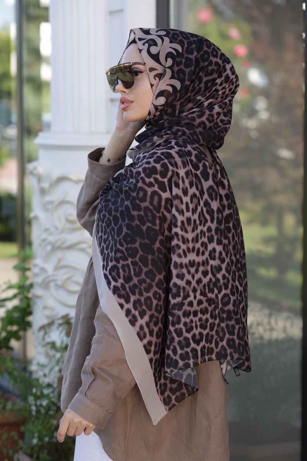 Sarmaşık Deteyalı Leopar Şal - Bej