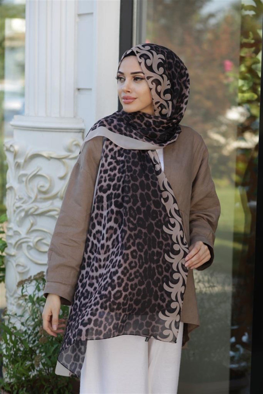 Sarmaşık Deteyalı Leopar Şal - Bej