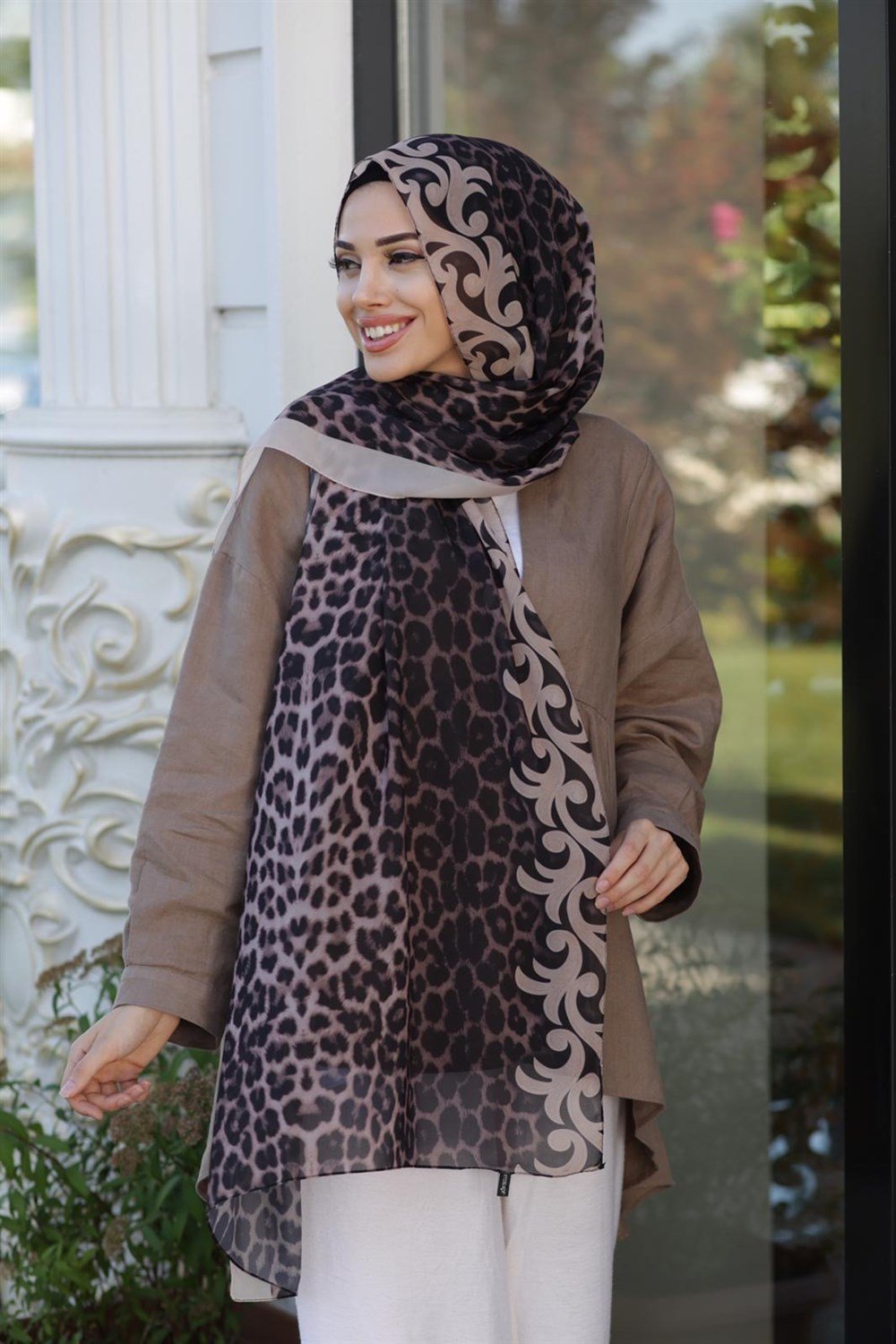 Sarmaşık Deteyalı Leopar Şal - Bej