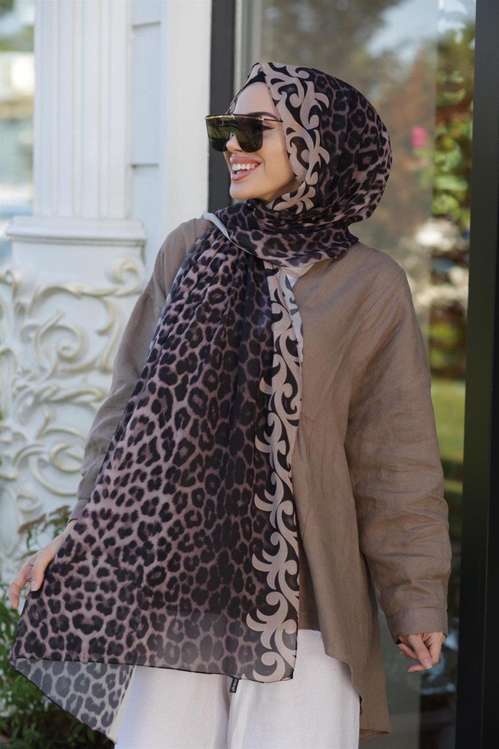 Sarmaşık Deteyalı Leopar Şal - Bej