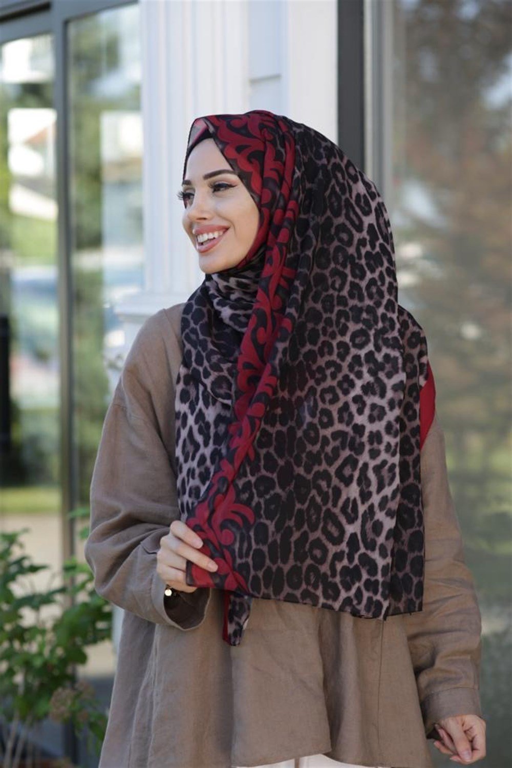 Sarmaşık Deteyalı Leopar Şal - Kırmızı