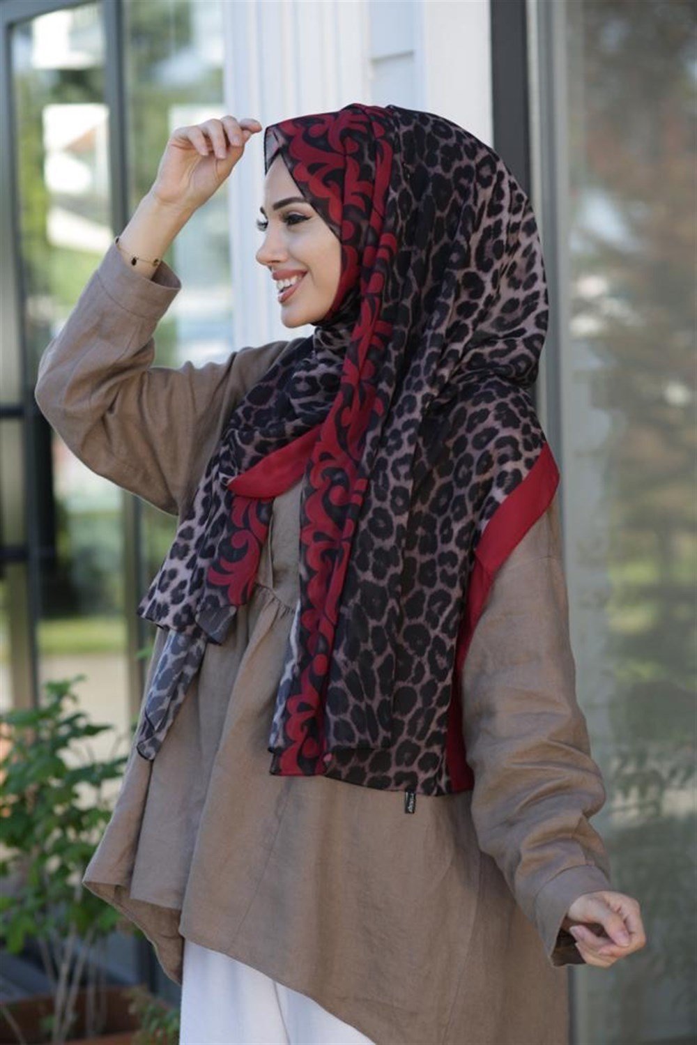 Sarmaşık Deteyalı Leopar Şal - Kırmızı