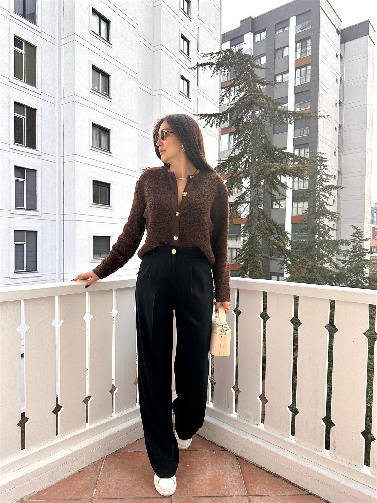 Acı Kahve  Altın Renk Düğmeli Hırka