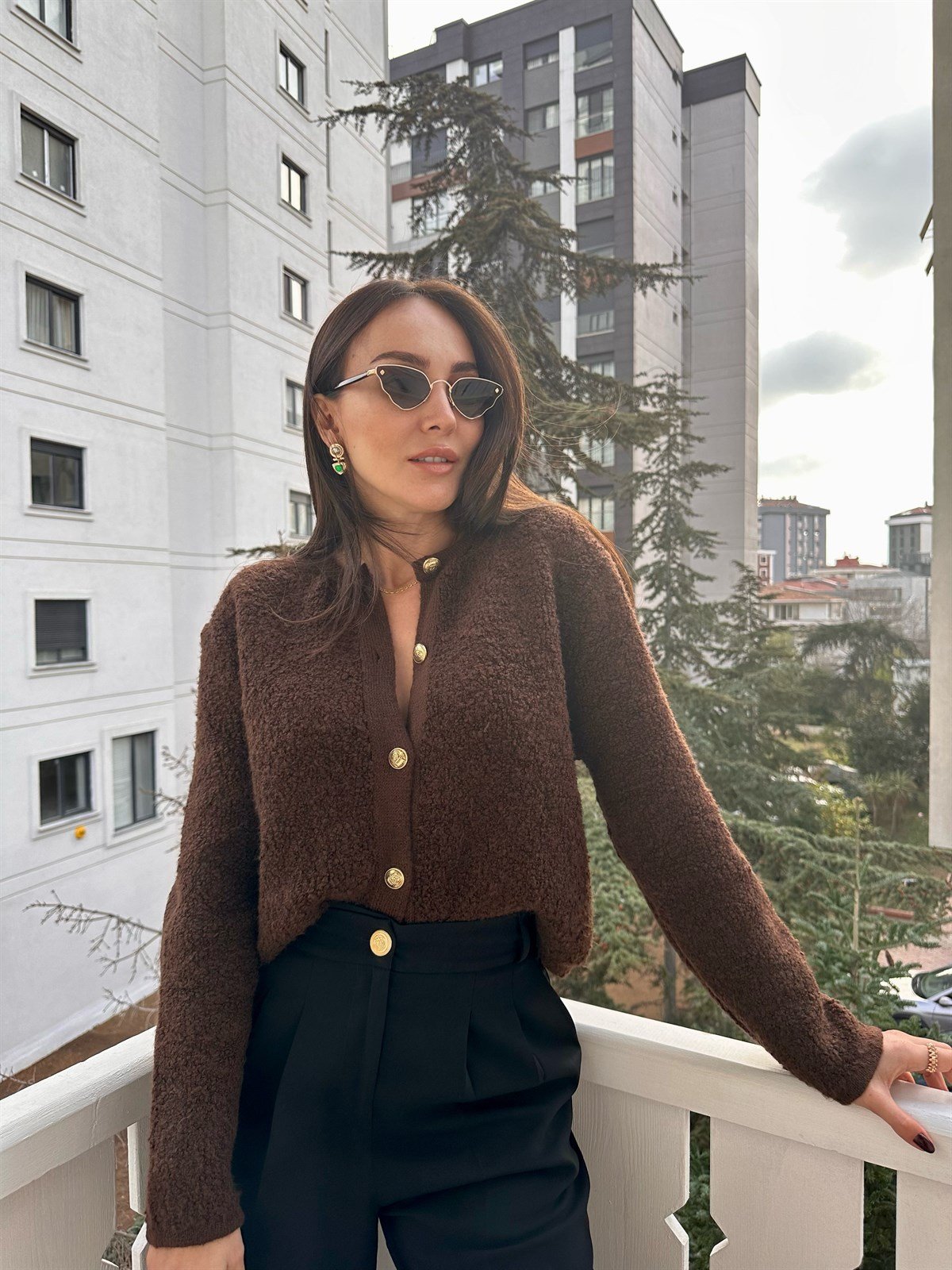 Acı Kahve  Altın Renk Düğmeli Hırka