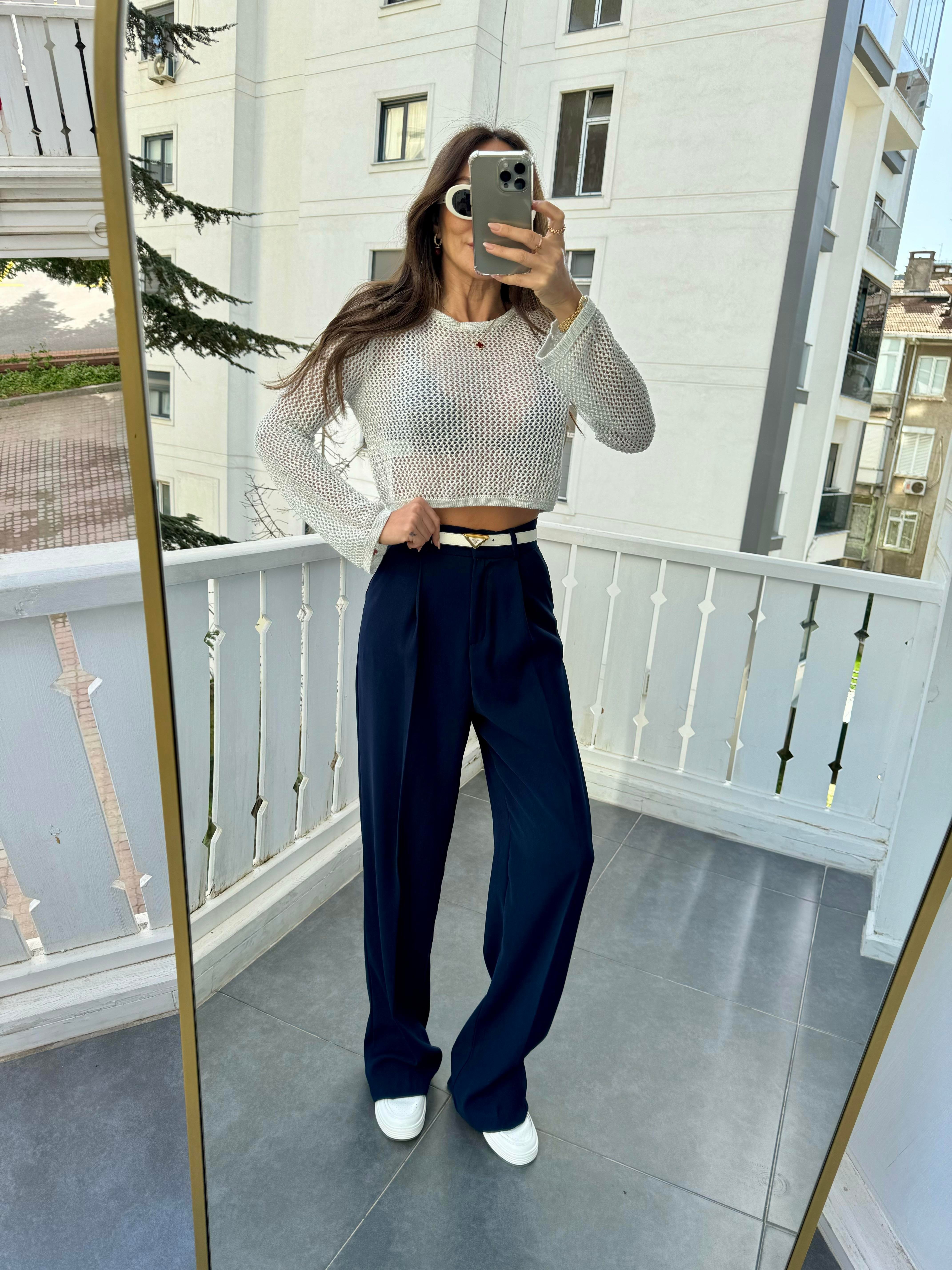 Açık Gri Bisiklet Yaka Ajur Desen Crop Kazak