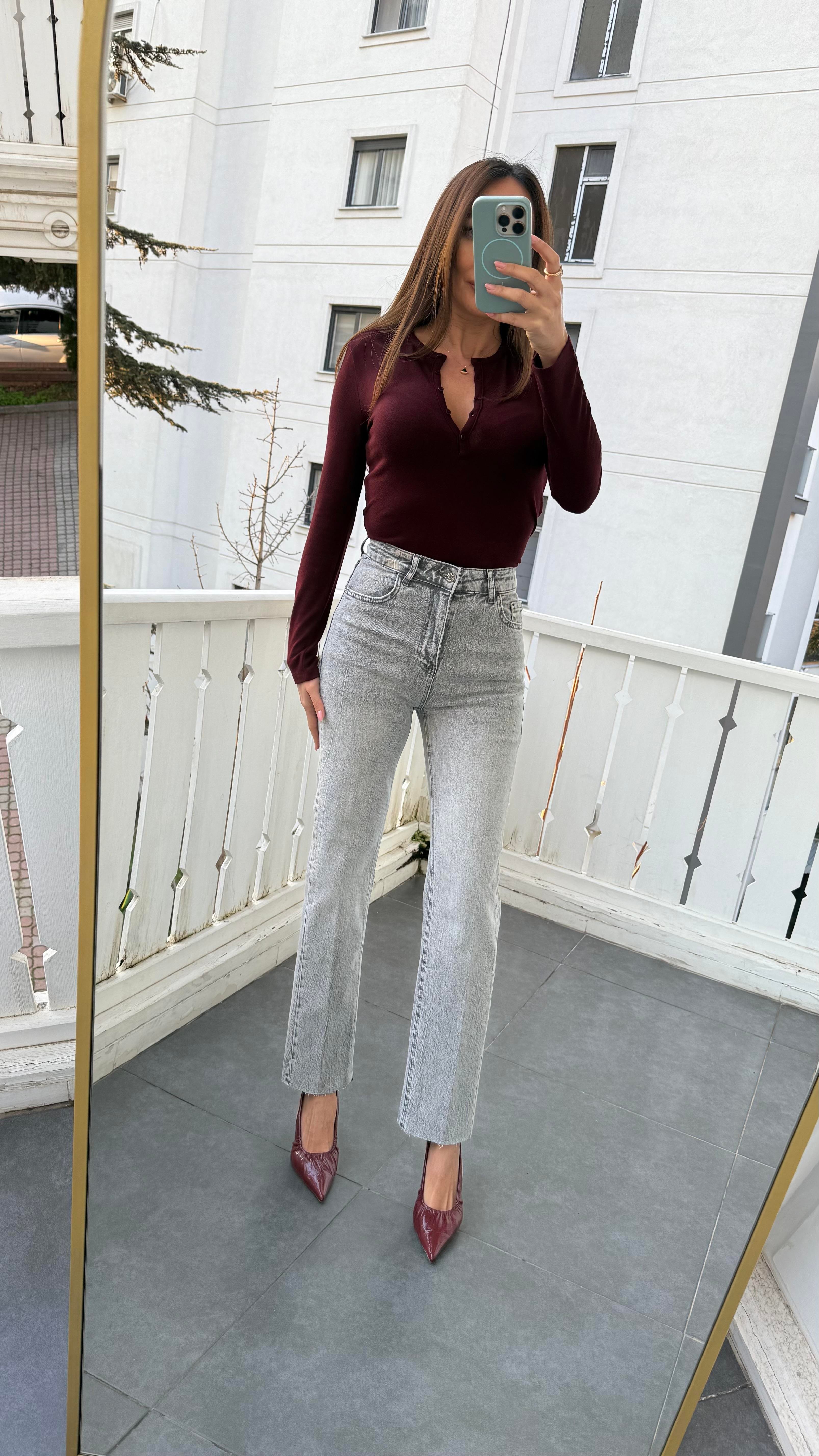 Açık Gri Yıkamalı Düz Kesim Jean Pantolon