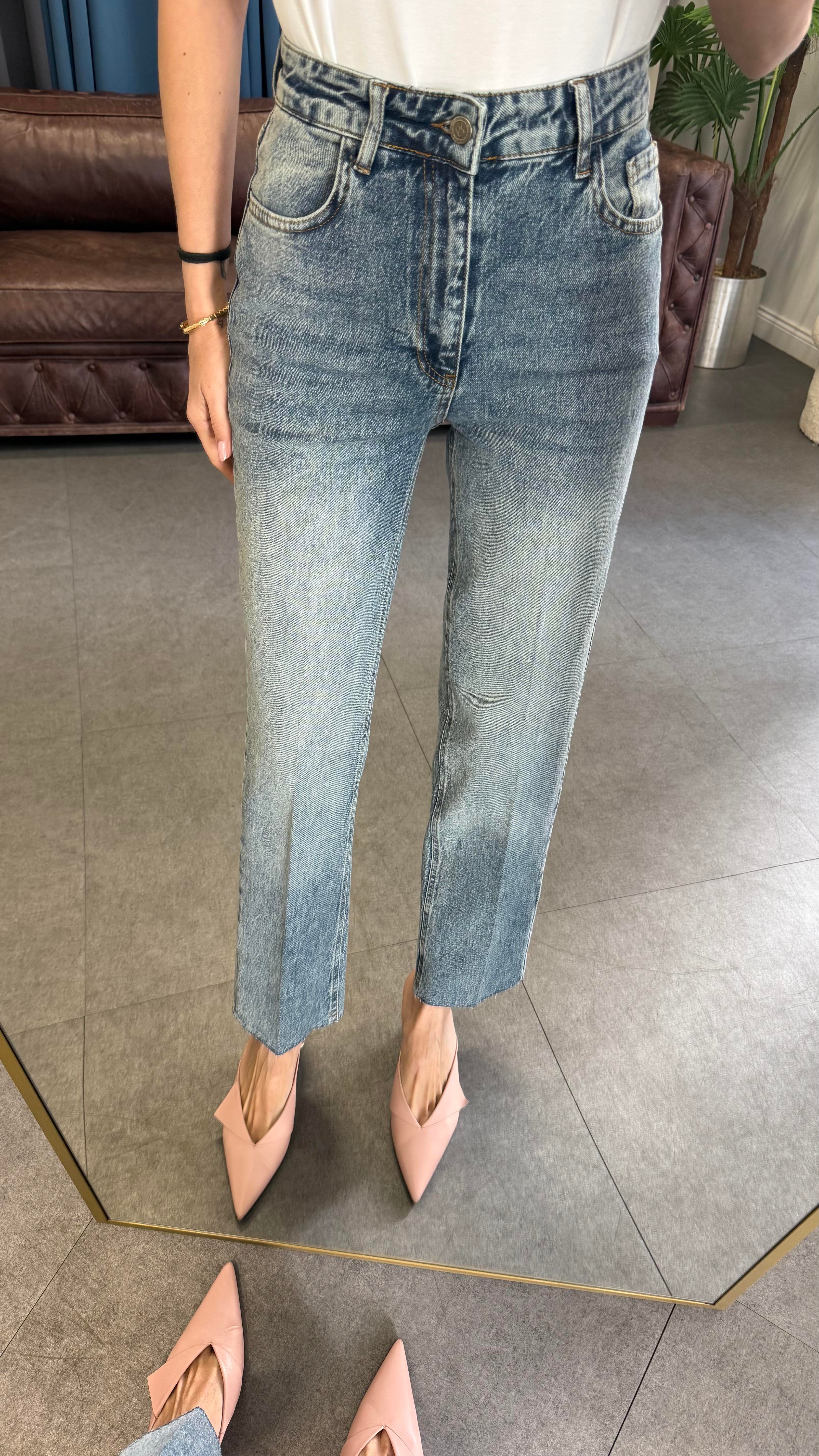 Açık Mavi Yıkamalı Düz Kesim Jean Pantolon