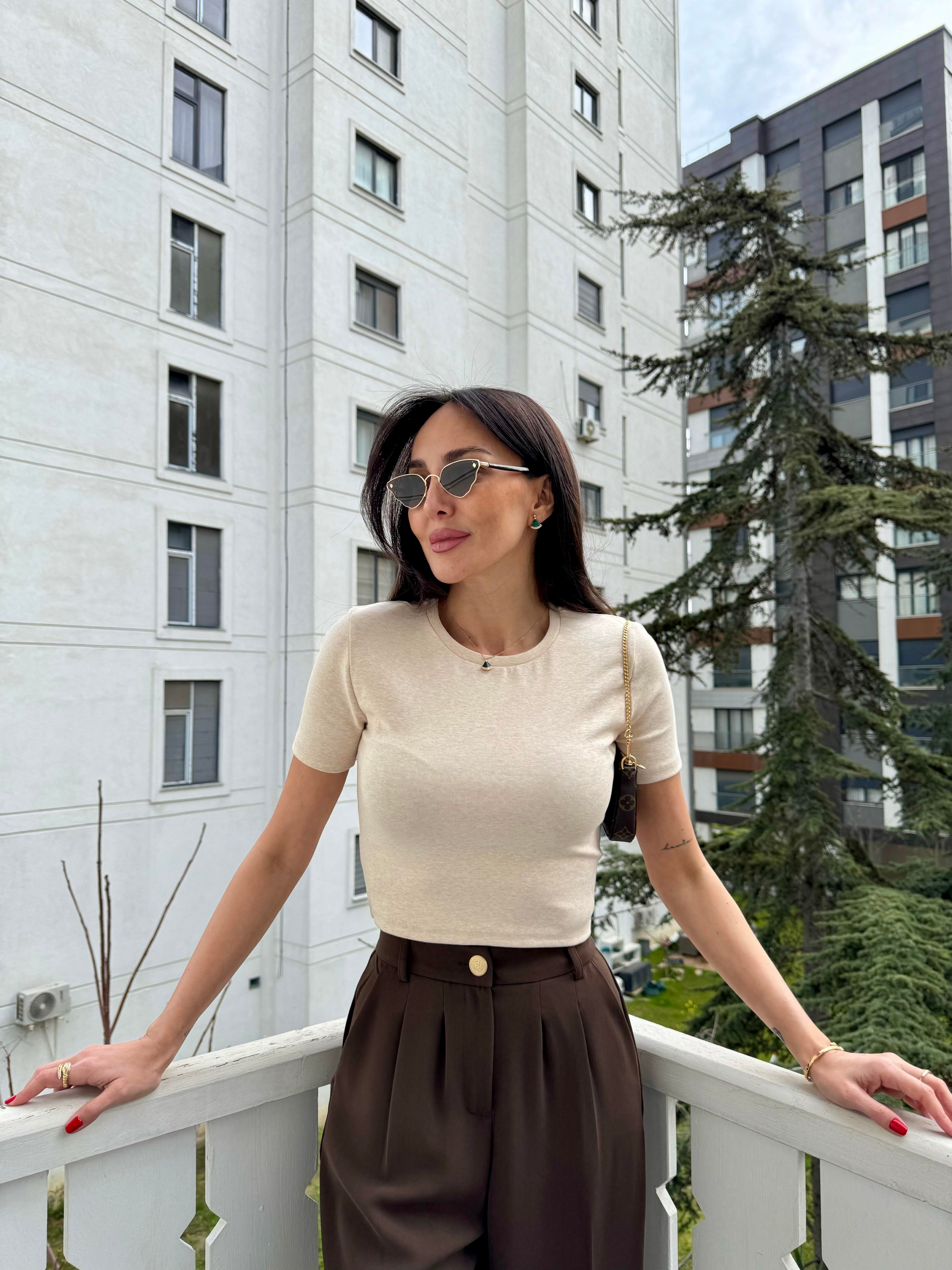 Bej Crop Tişört