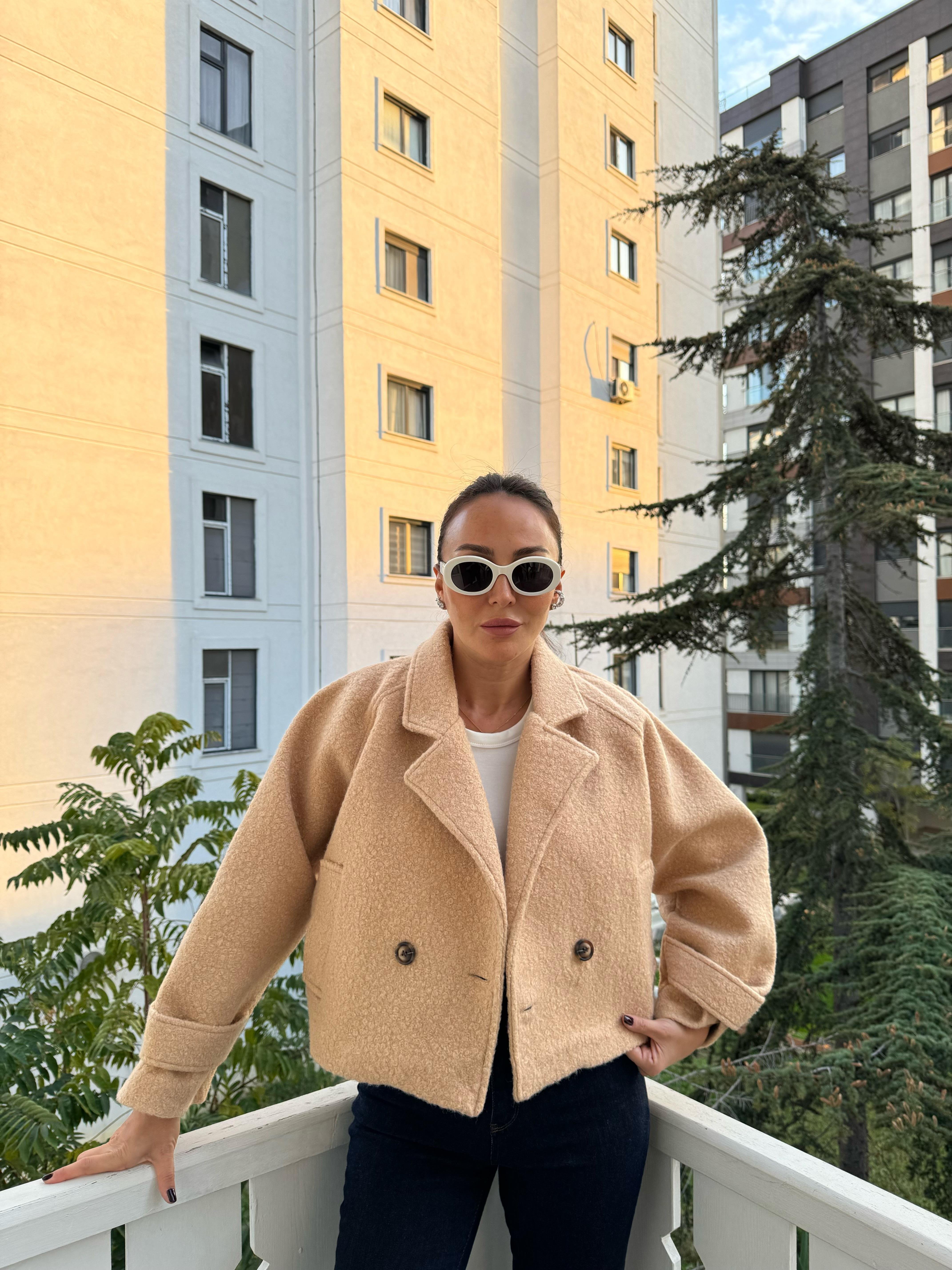 Bej Kısa Buklet Ceket