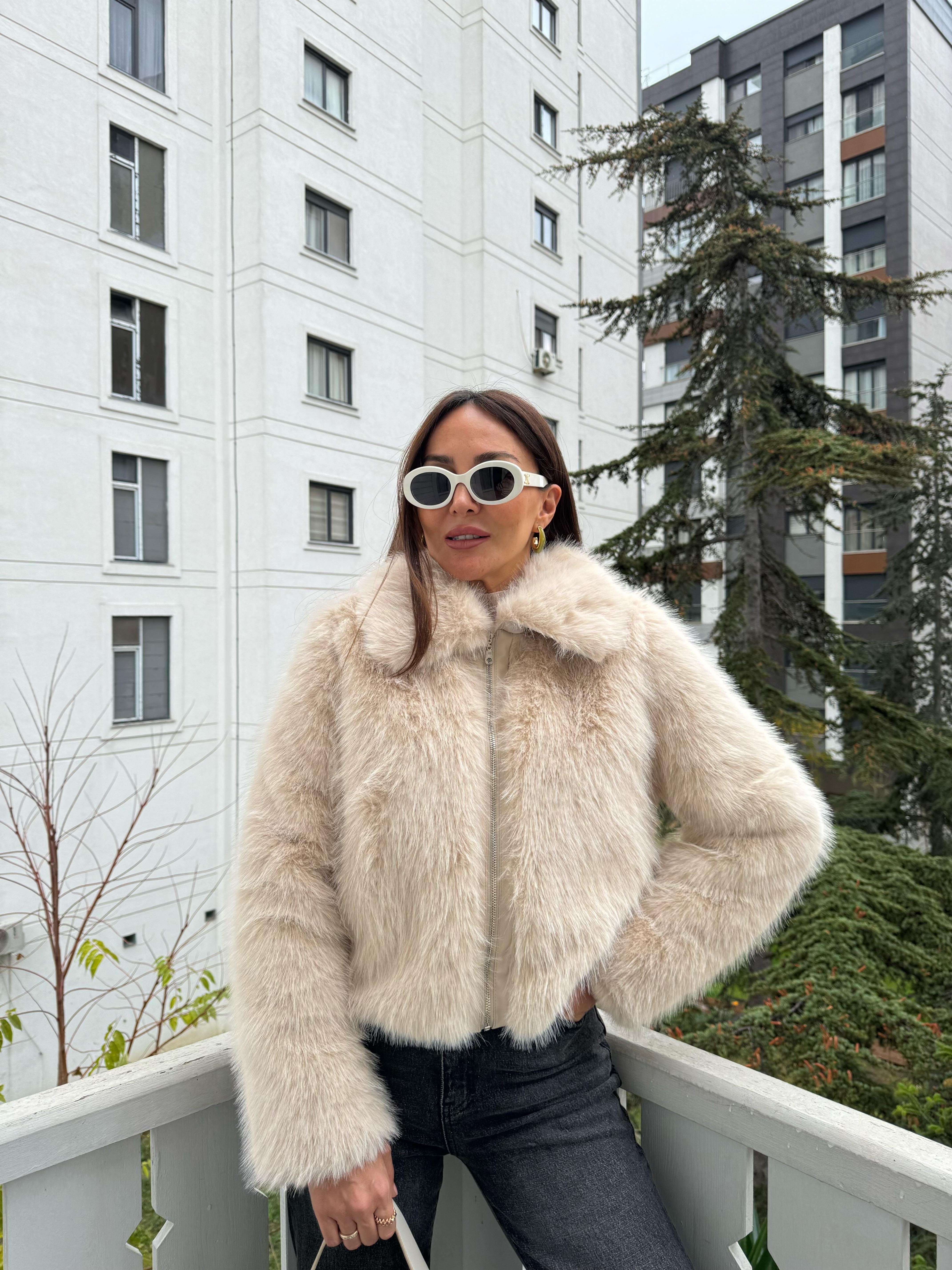 Bej Kısa Kürk Ceket