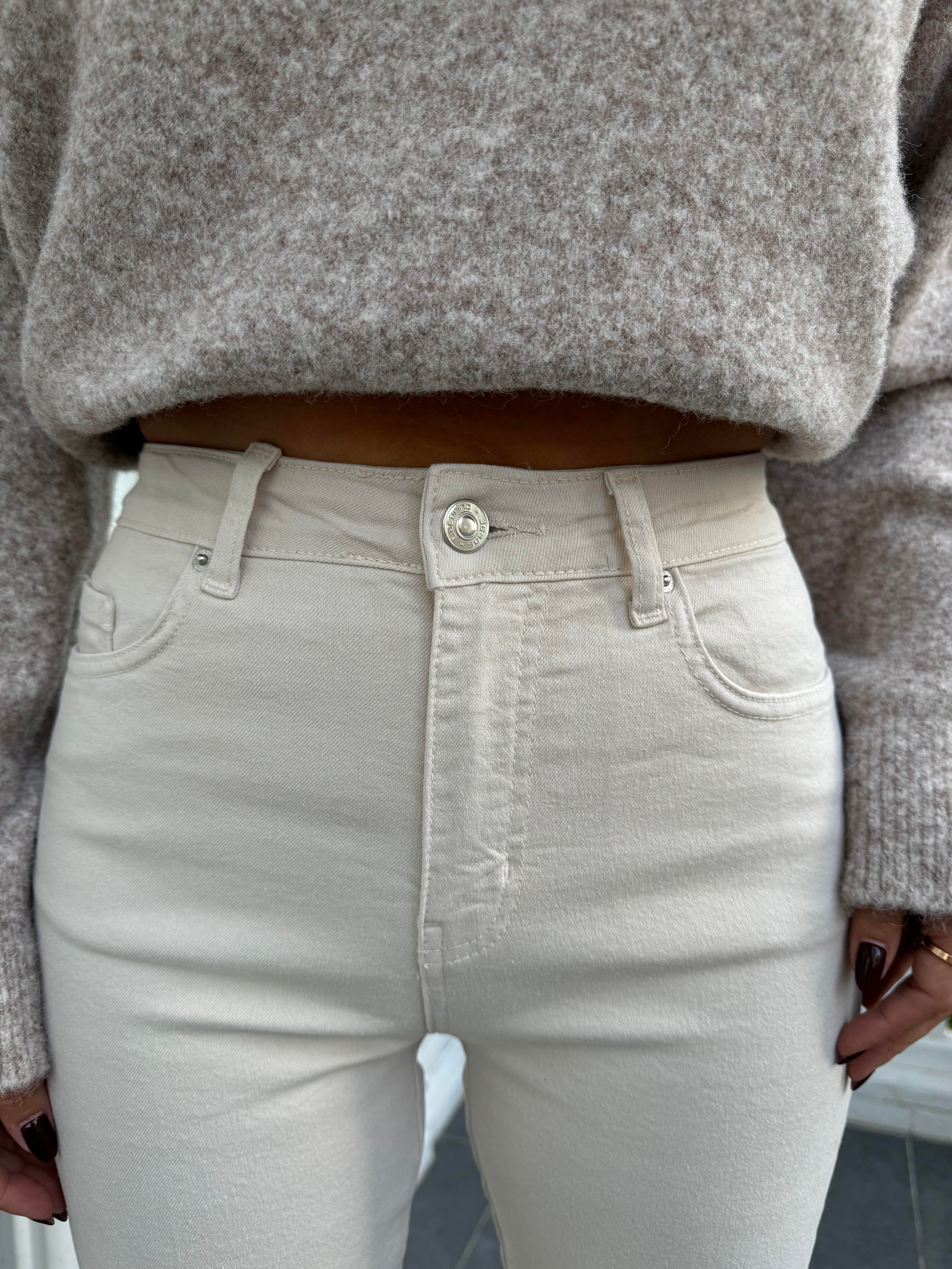 Bej Paçası Püsküllü ve Yırtmaçlı Jean Pantolon