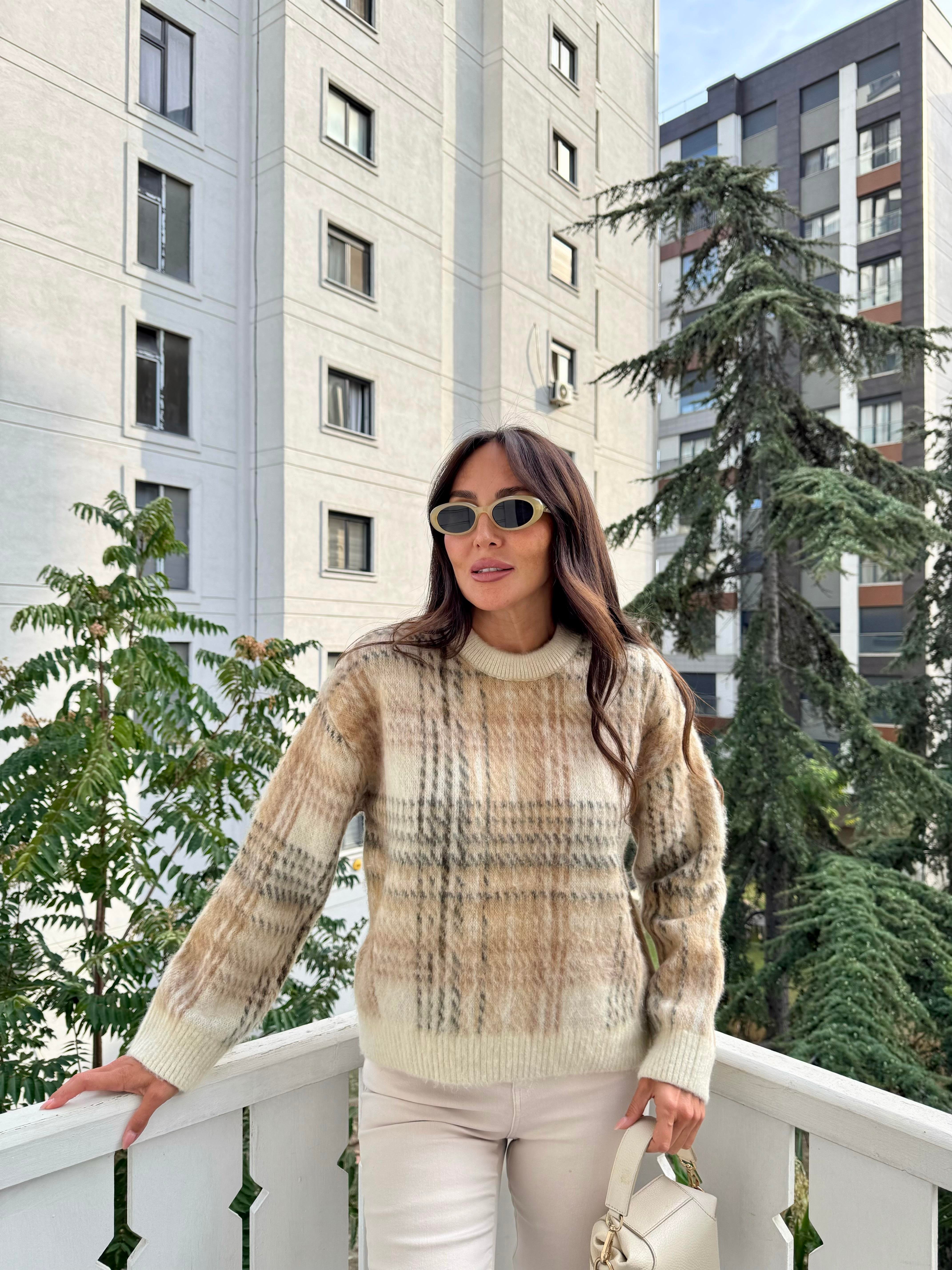 Bej Sakallı Ekoseli Kazak