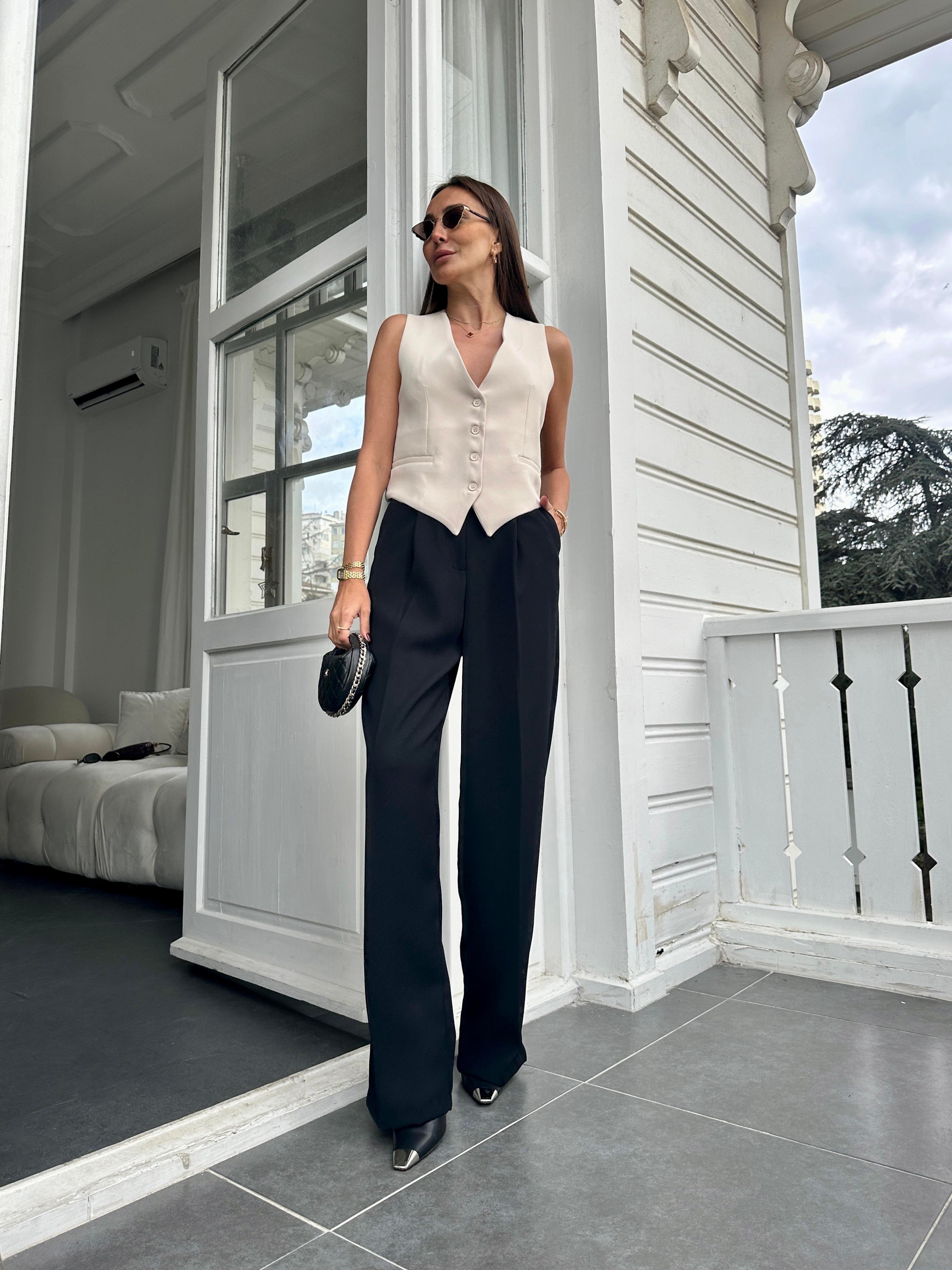 Bej Sırt Tasarımlı Blazer Düğmeli Yelek