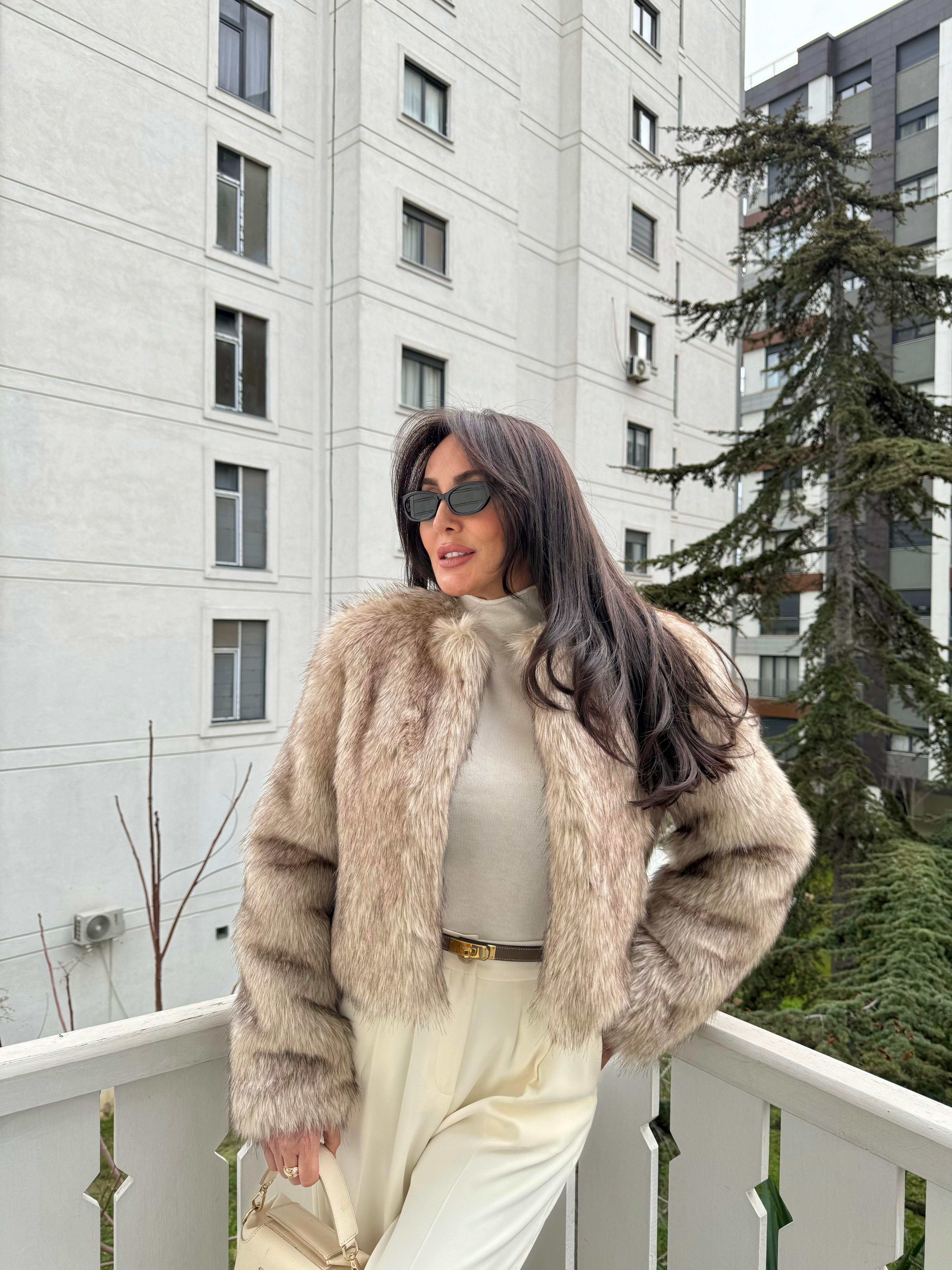 Bej Vegan Kısa Kürk Ceket