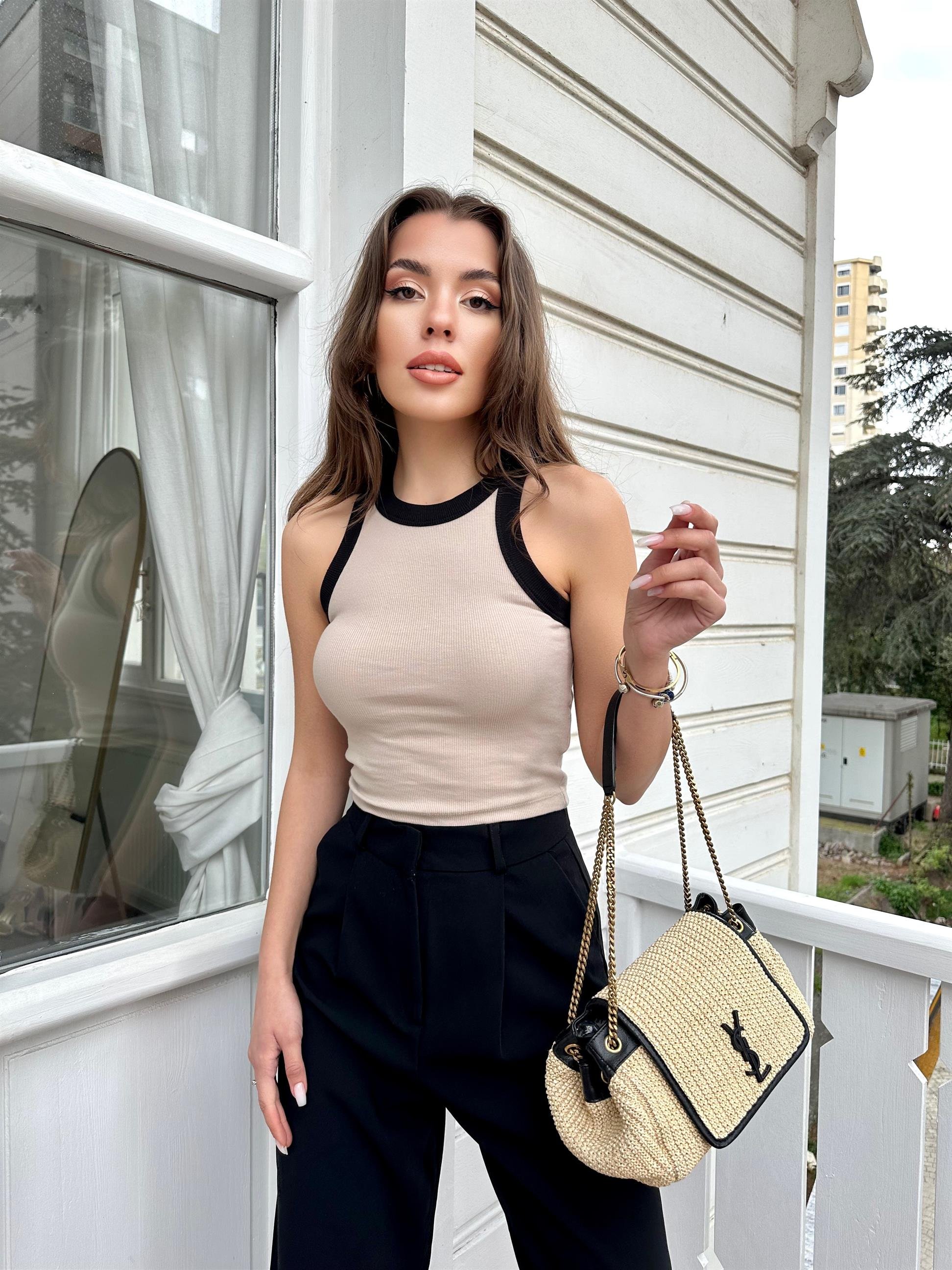 Bej  Yakası Şeritli Atlet Bluz