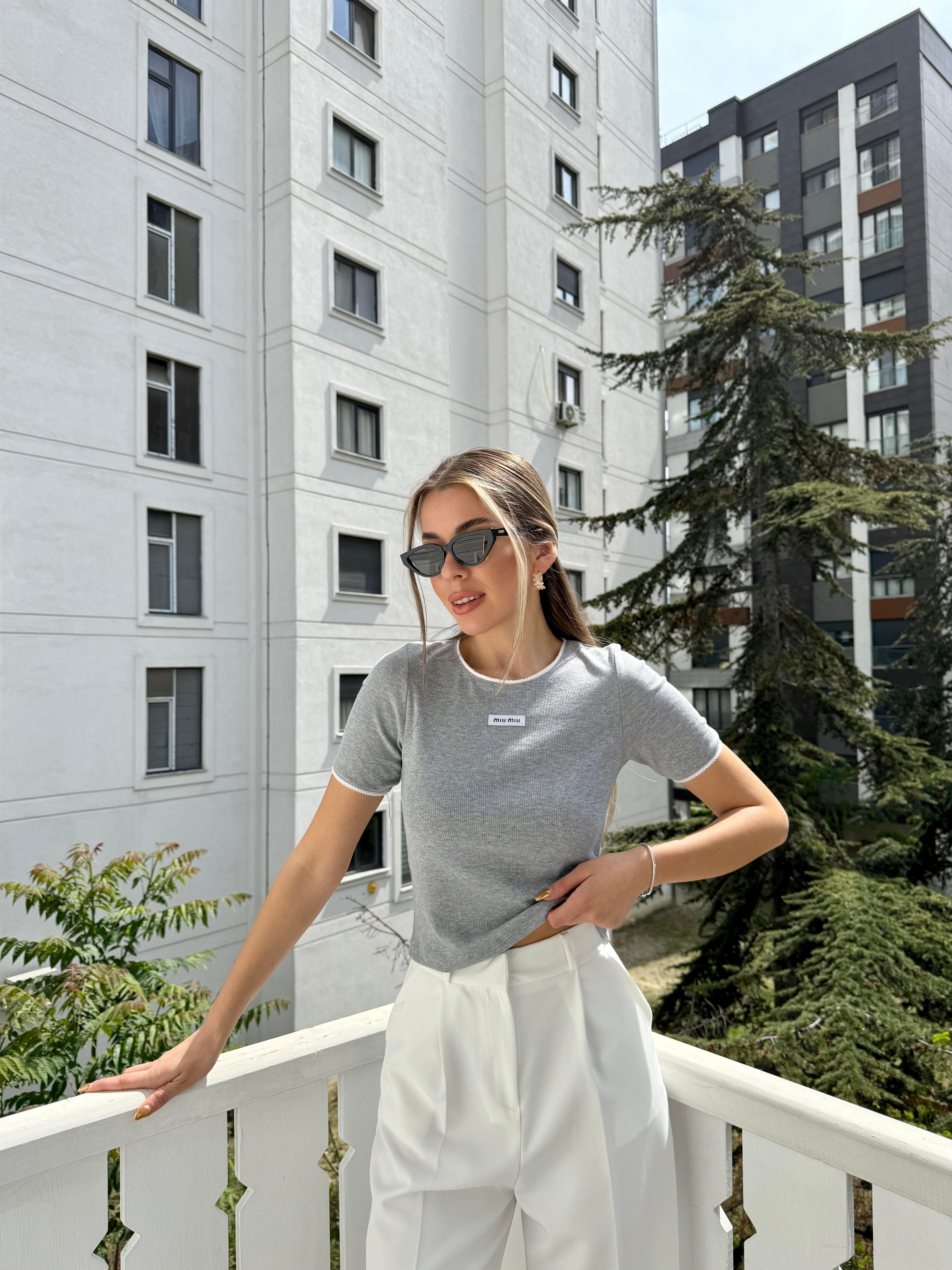 Beyaz Biyeli Fitilli Tshirt