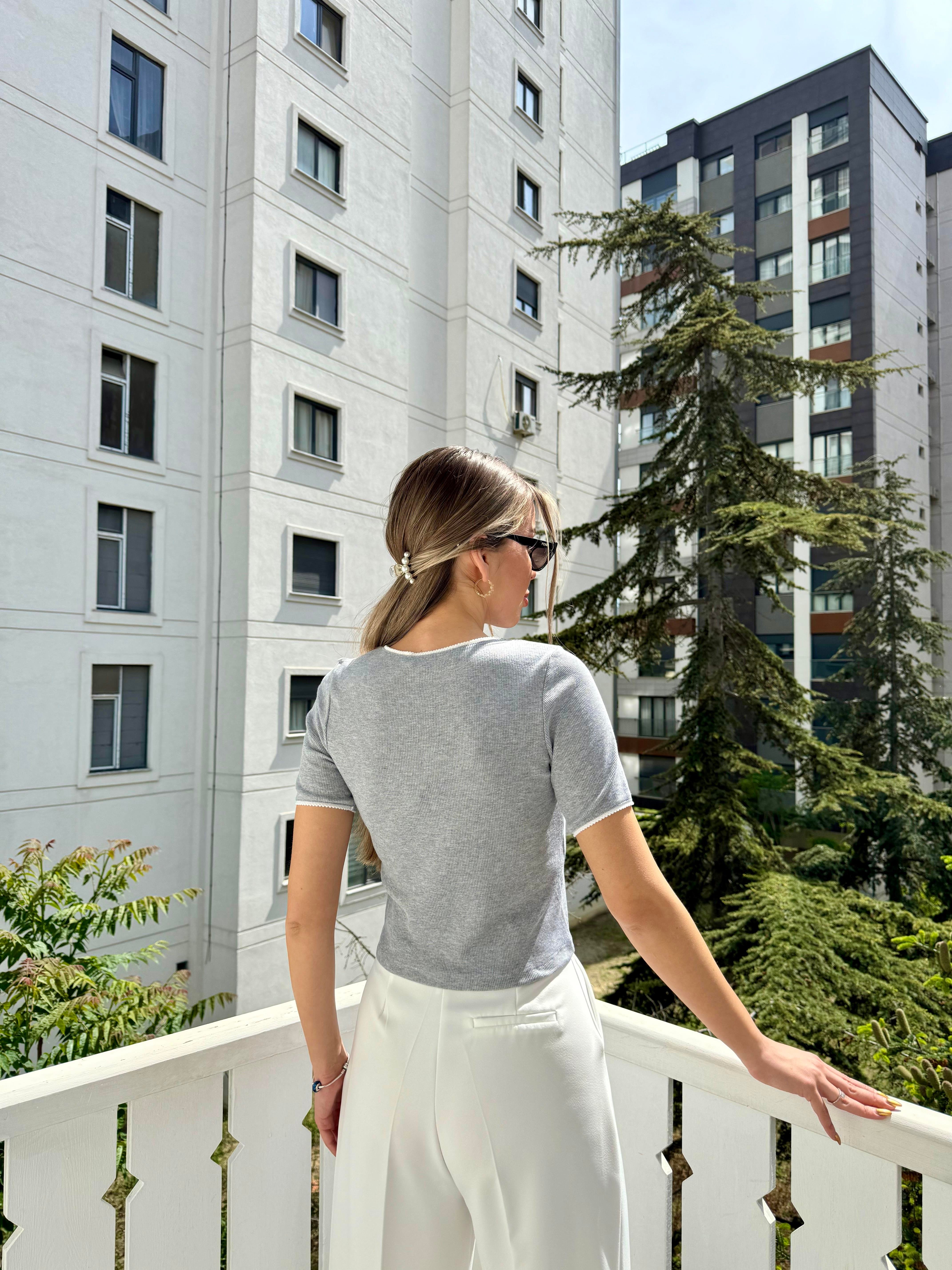 Beyaz Biyeli Fitilli Tshirt
