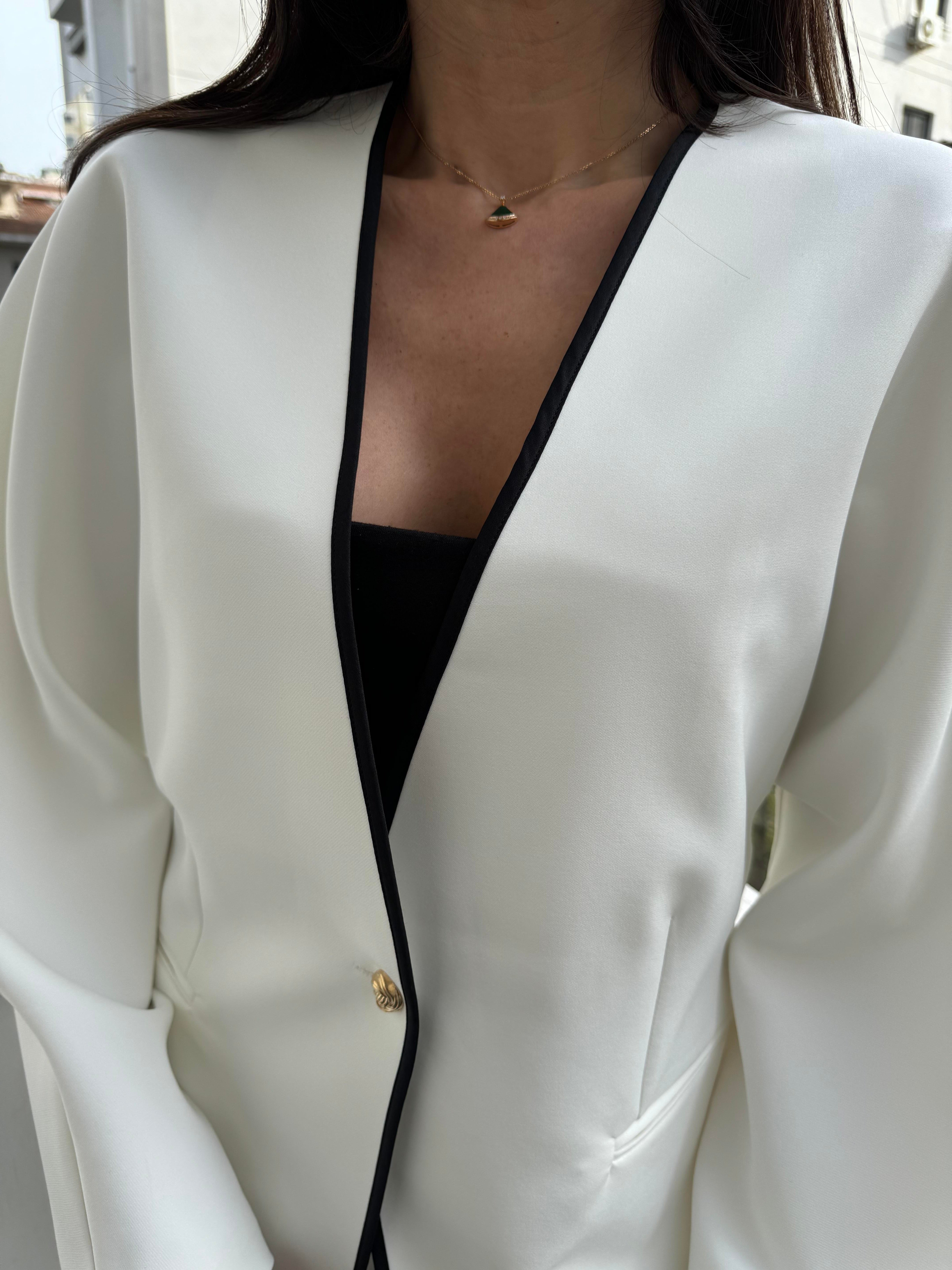 Beyaz Biyeli Roma Ceket