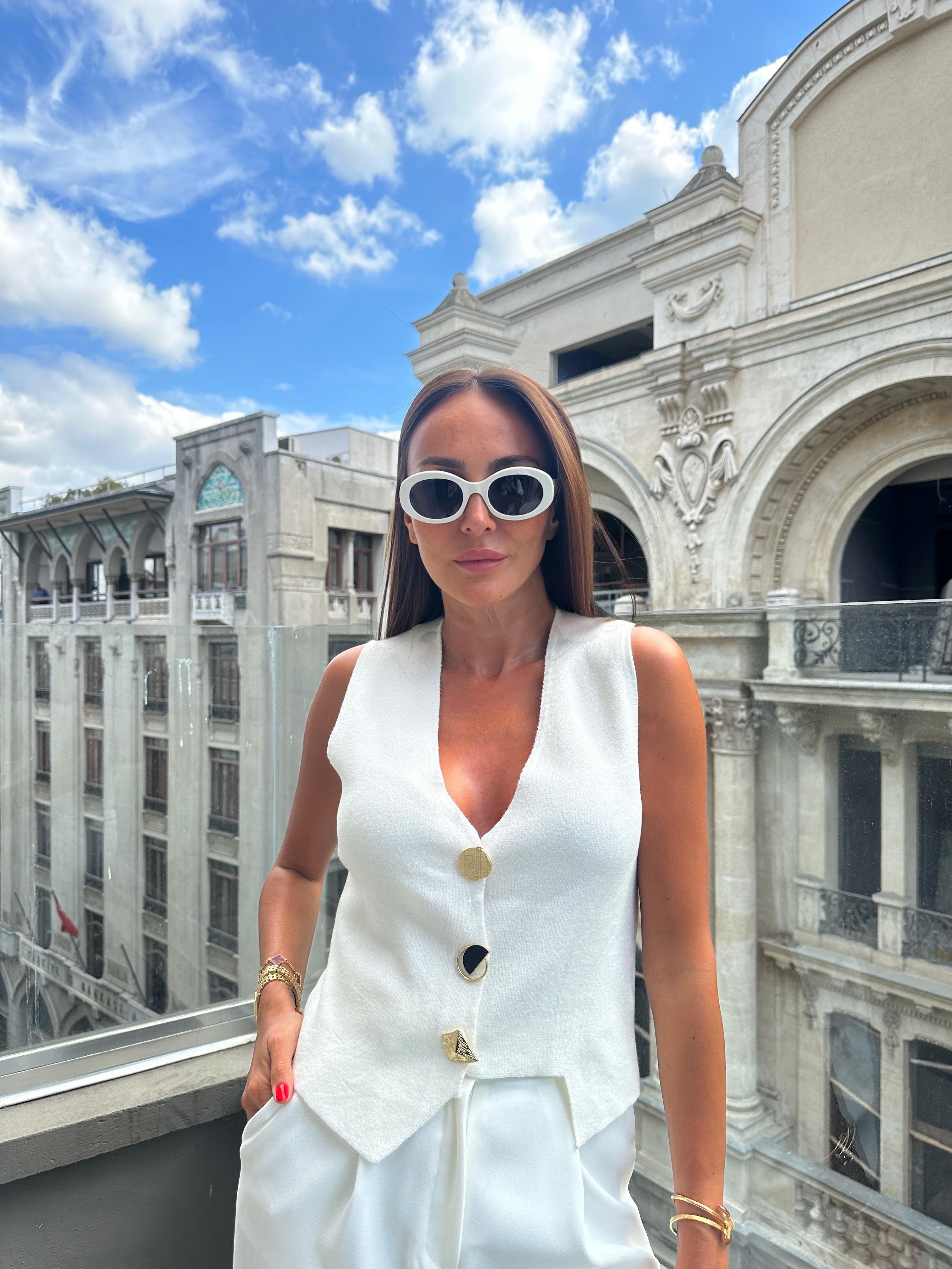 Beyaz Çelik Örme Yelek