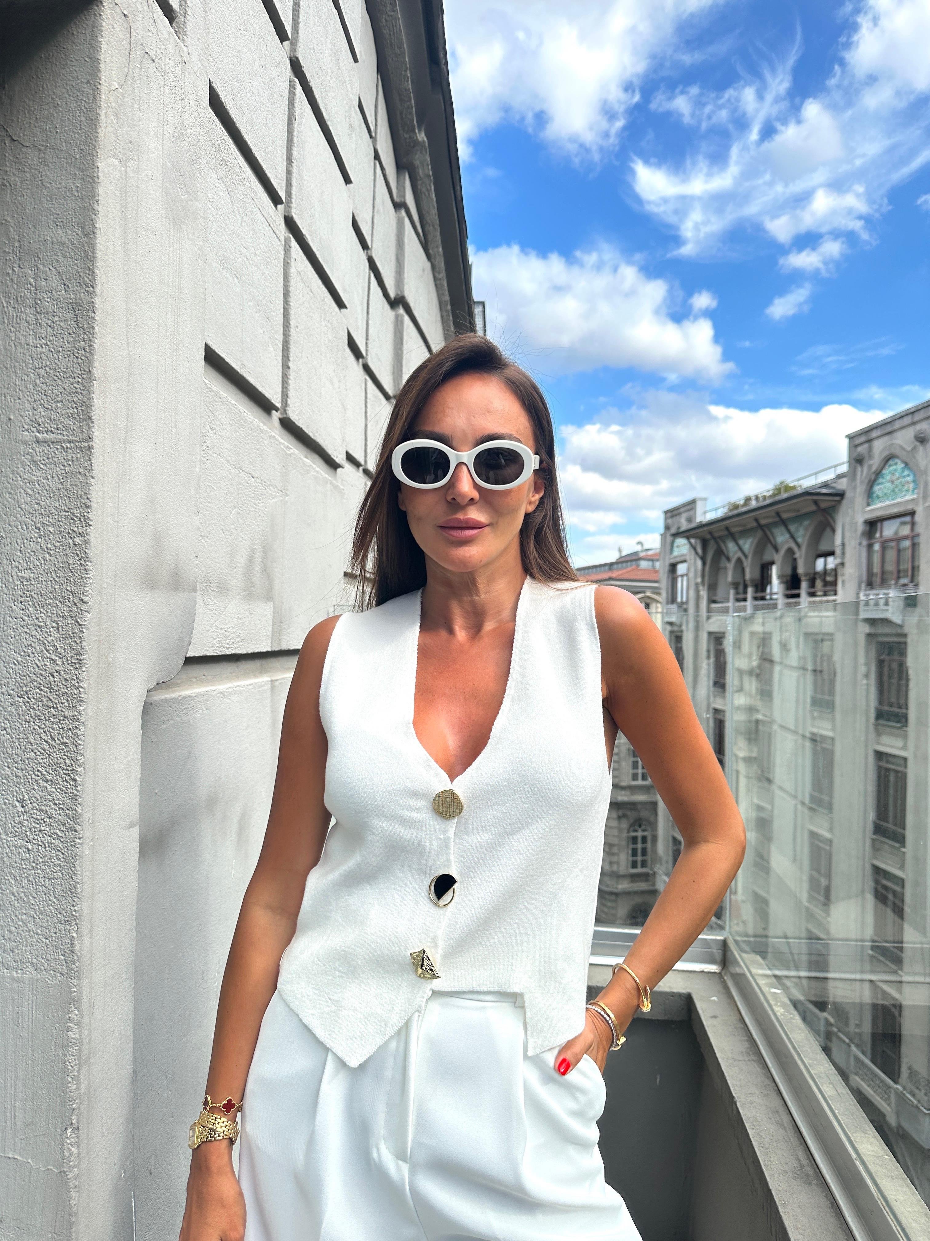 Beyaz Çelik Örme Yelek