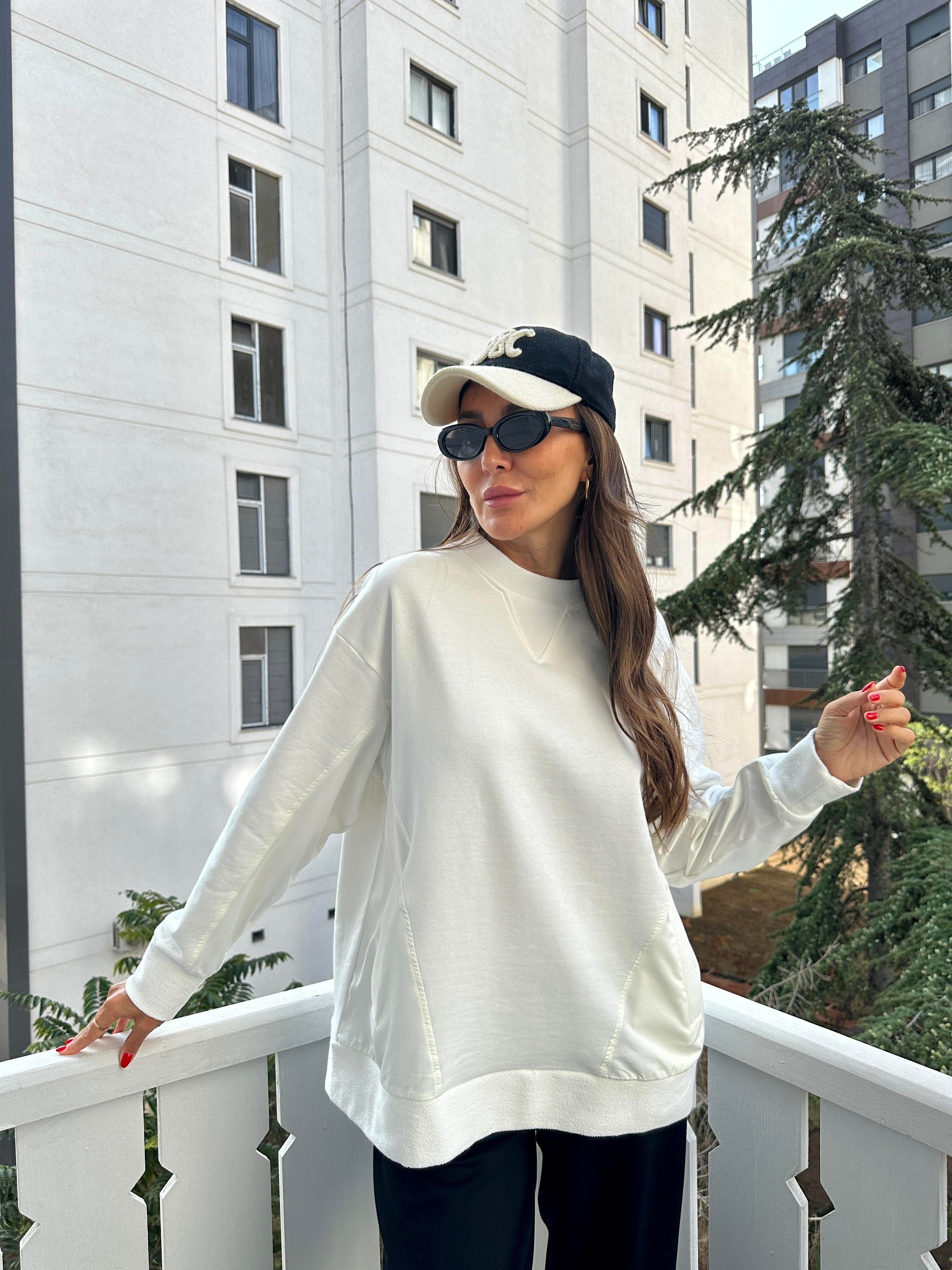 Beyaz Cepli Sweatshirt