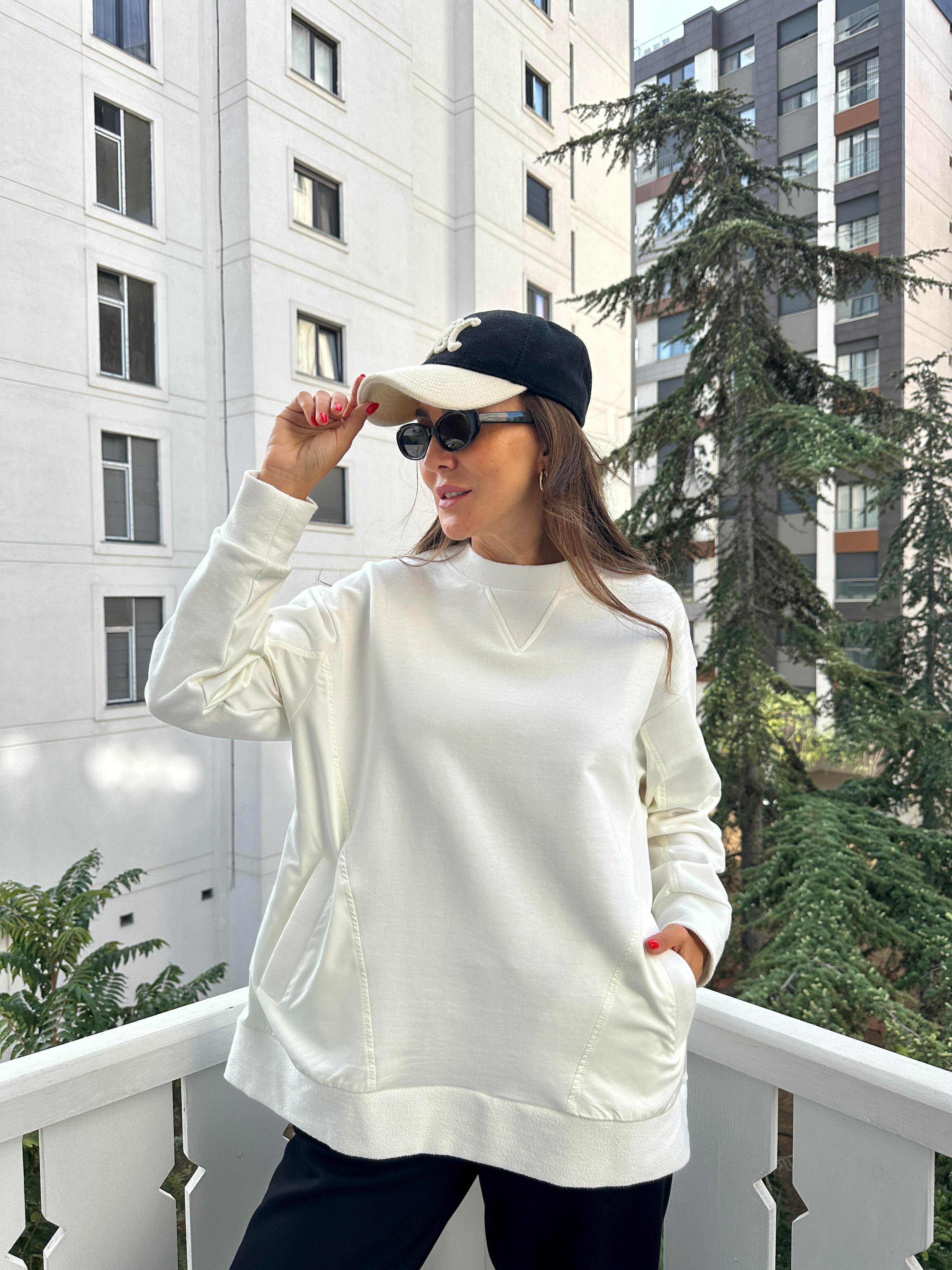 Beyaz Cepli Sweatshirt