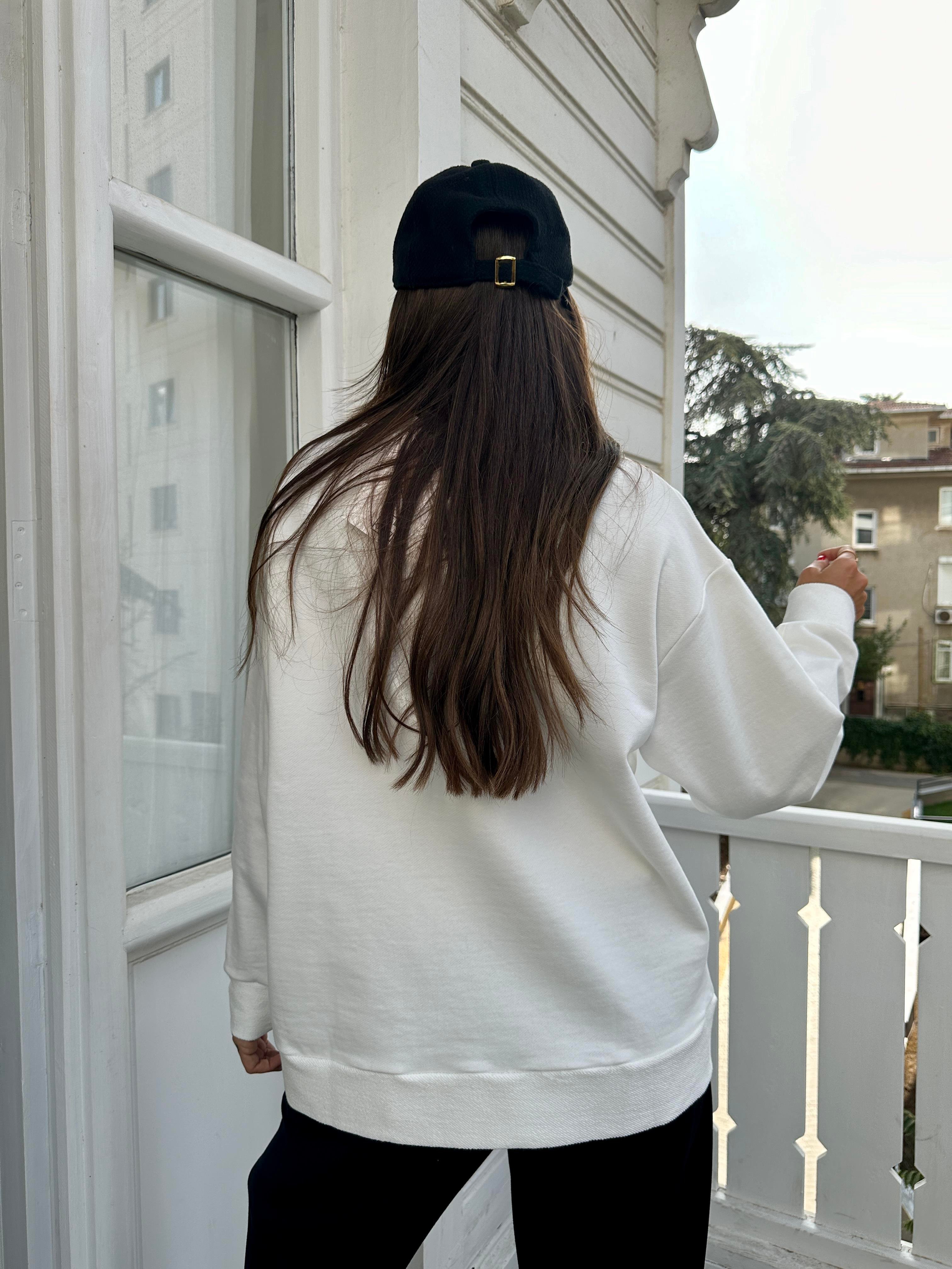 Beyaz Cepli Sweatshirt