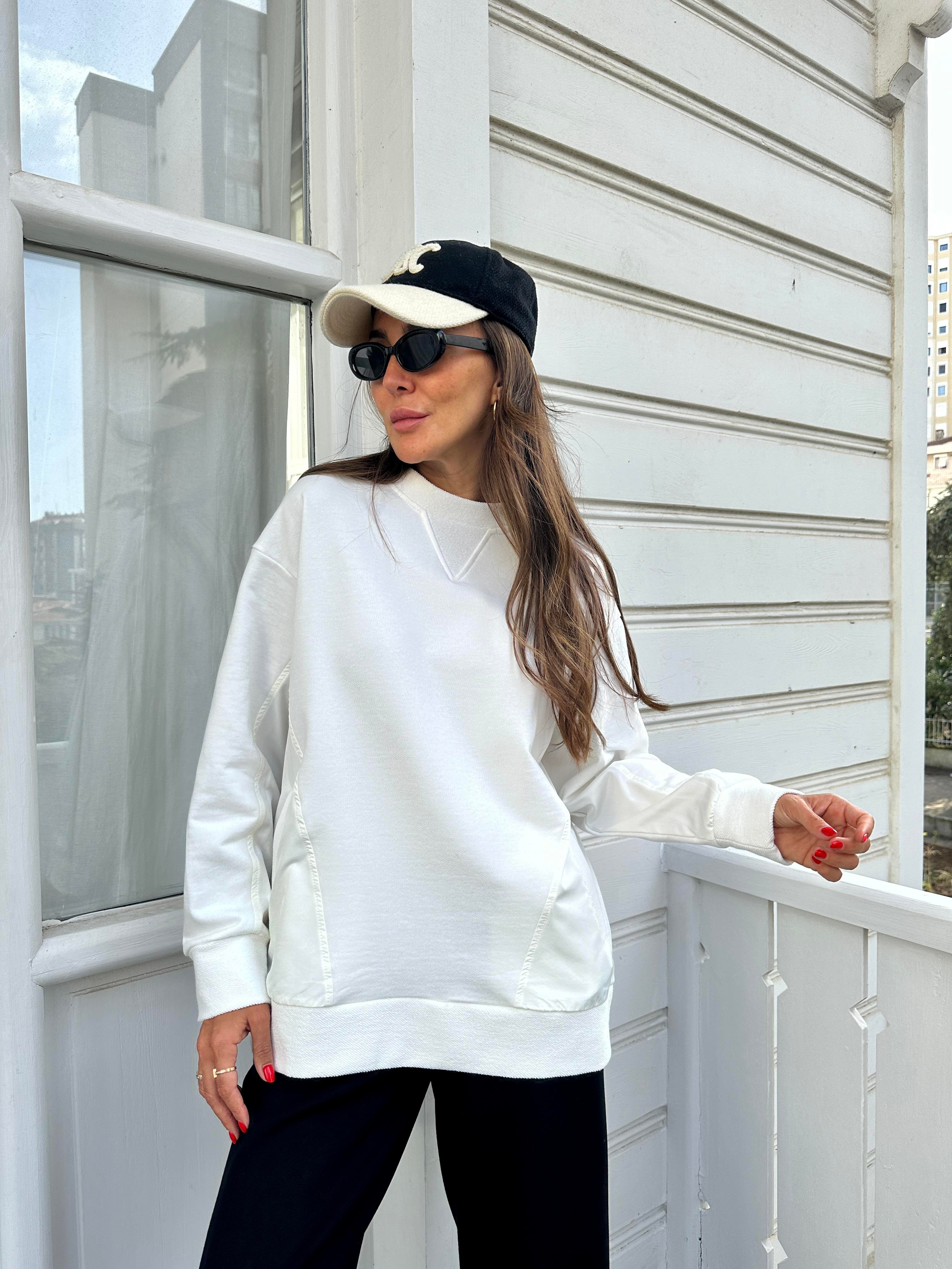 Beyaz Cepli Sweatshirt