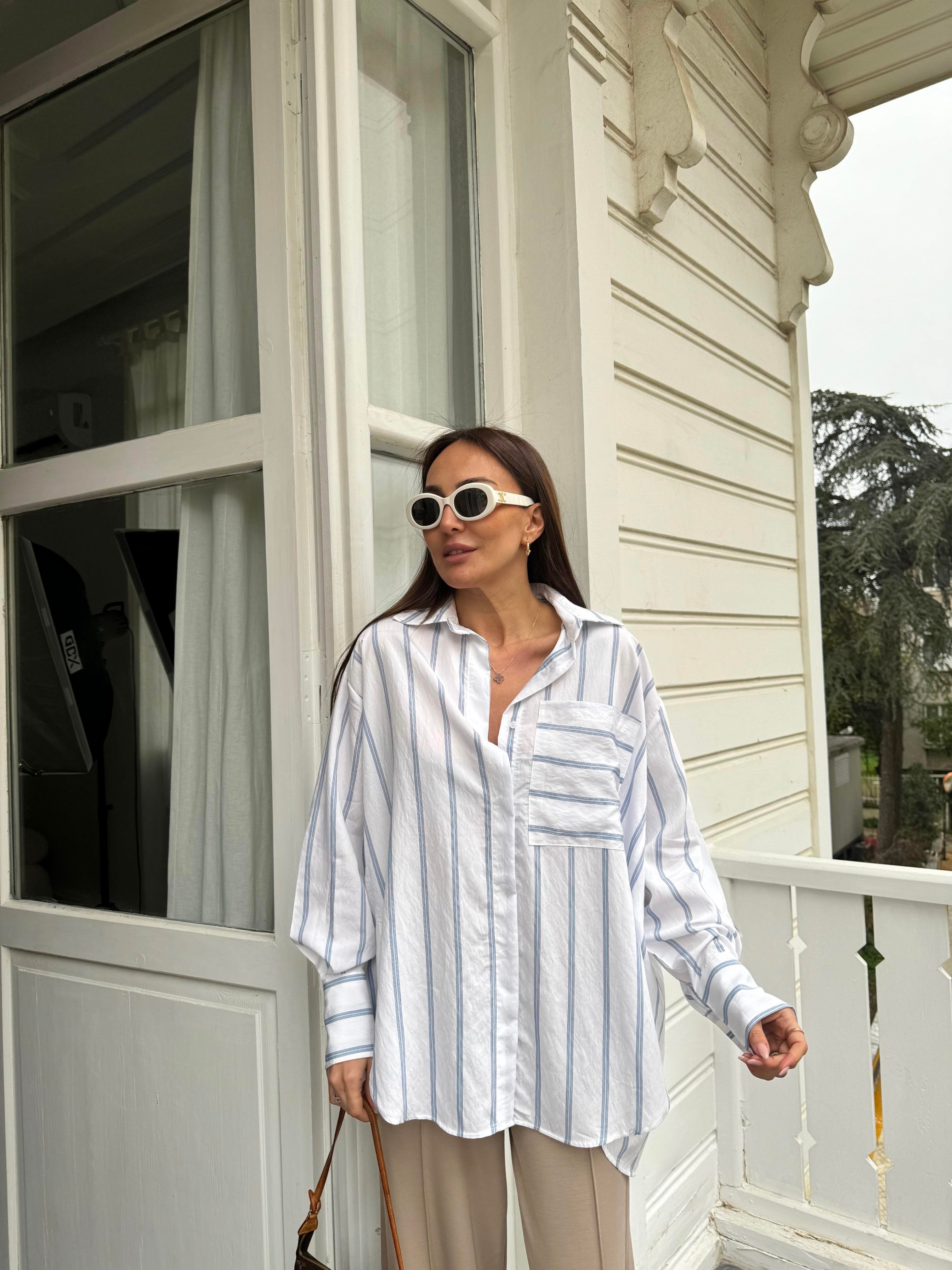 Beyaz Çizgili Oversize Gömlek