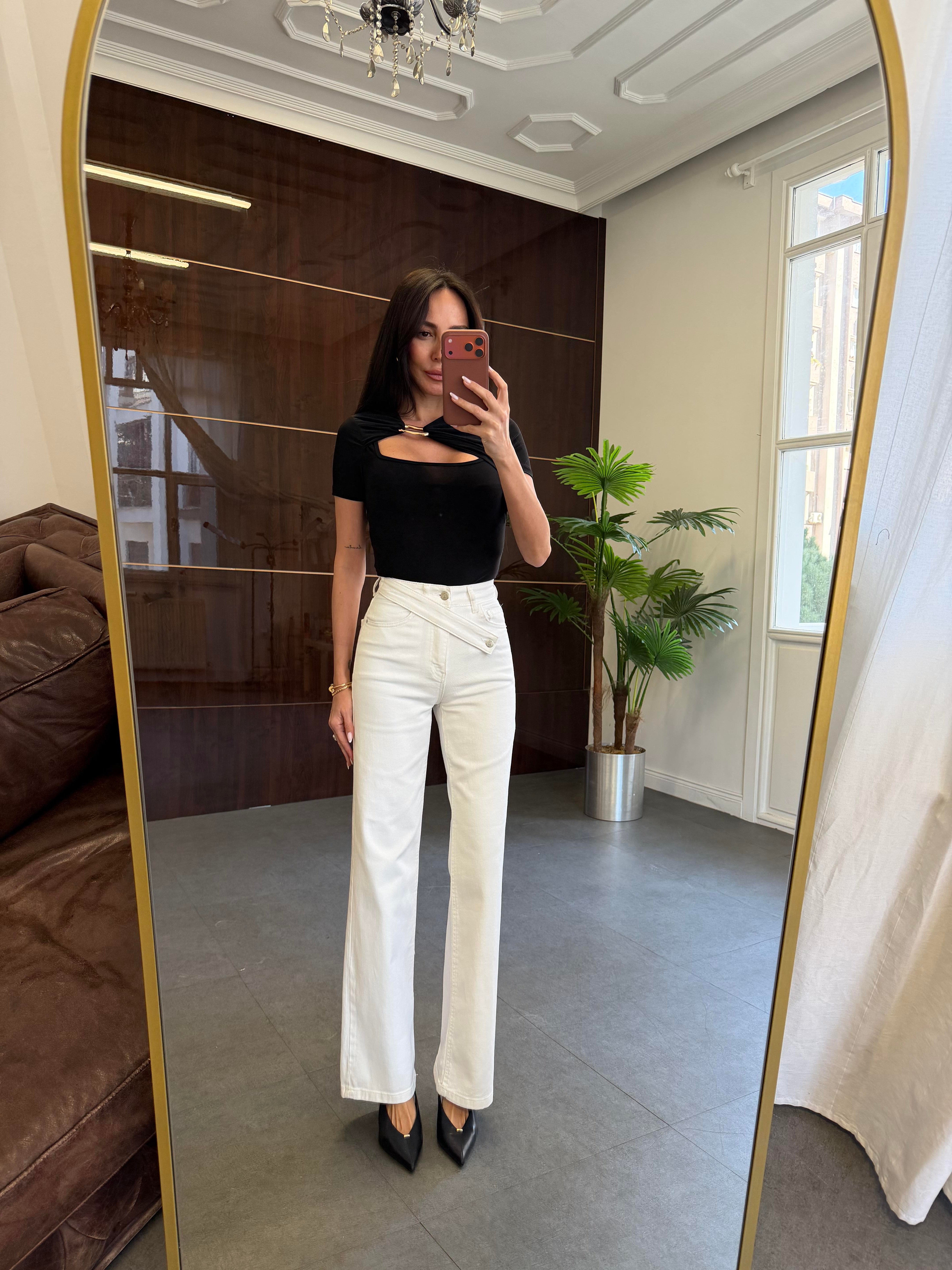 Beyaz Düğme Detaylı Jean Pantolon