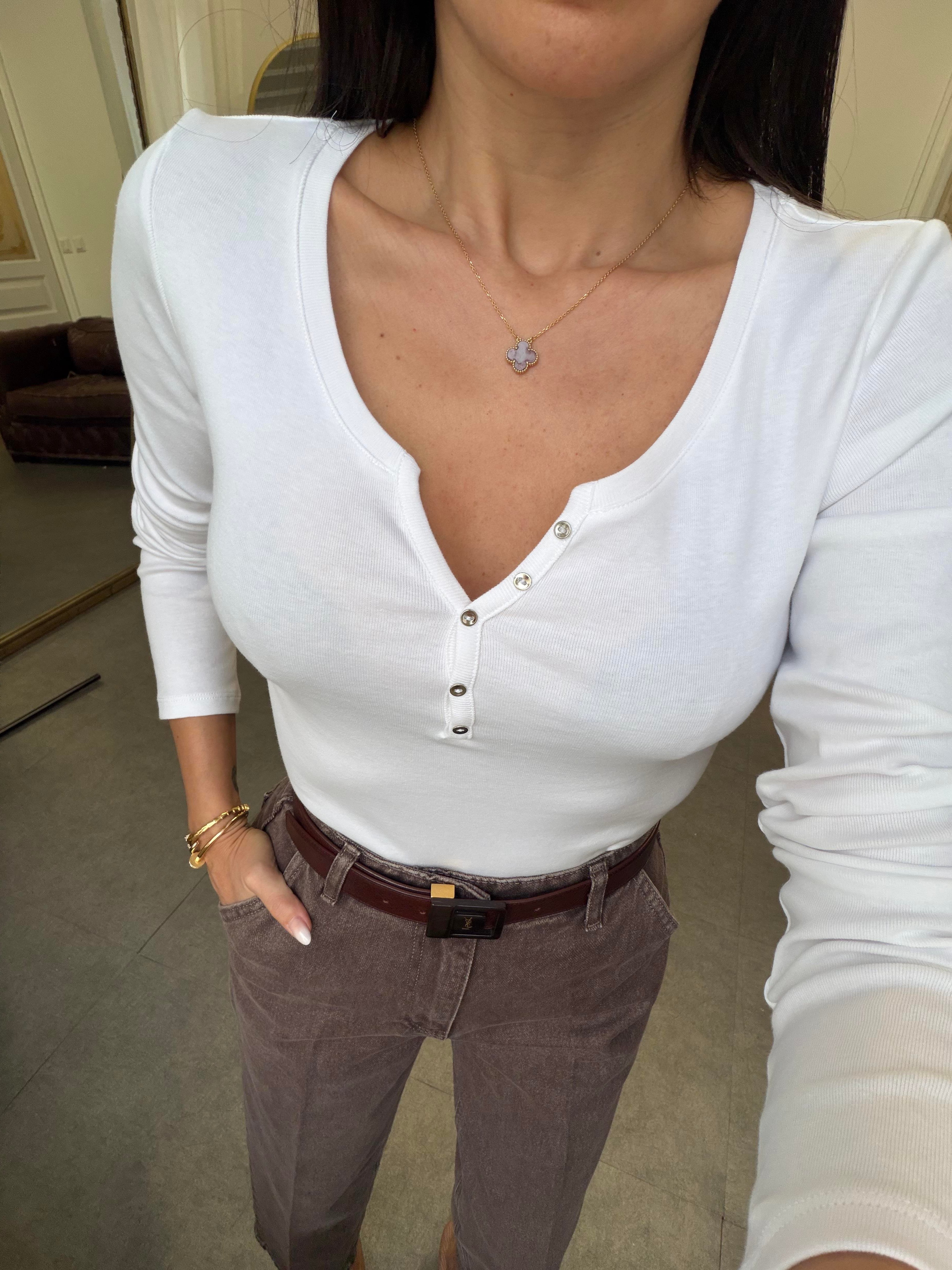 Beyaz Düğme Detaylı Uzun Kollu Top