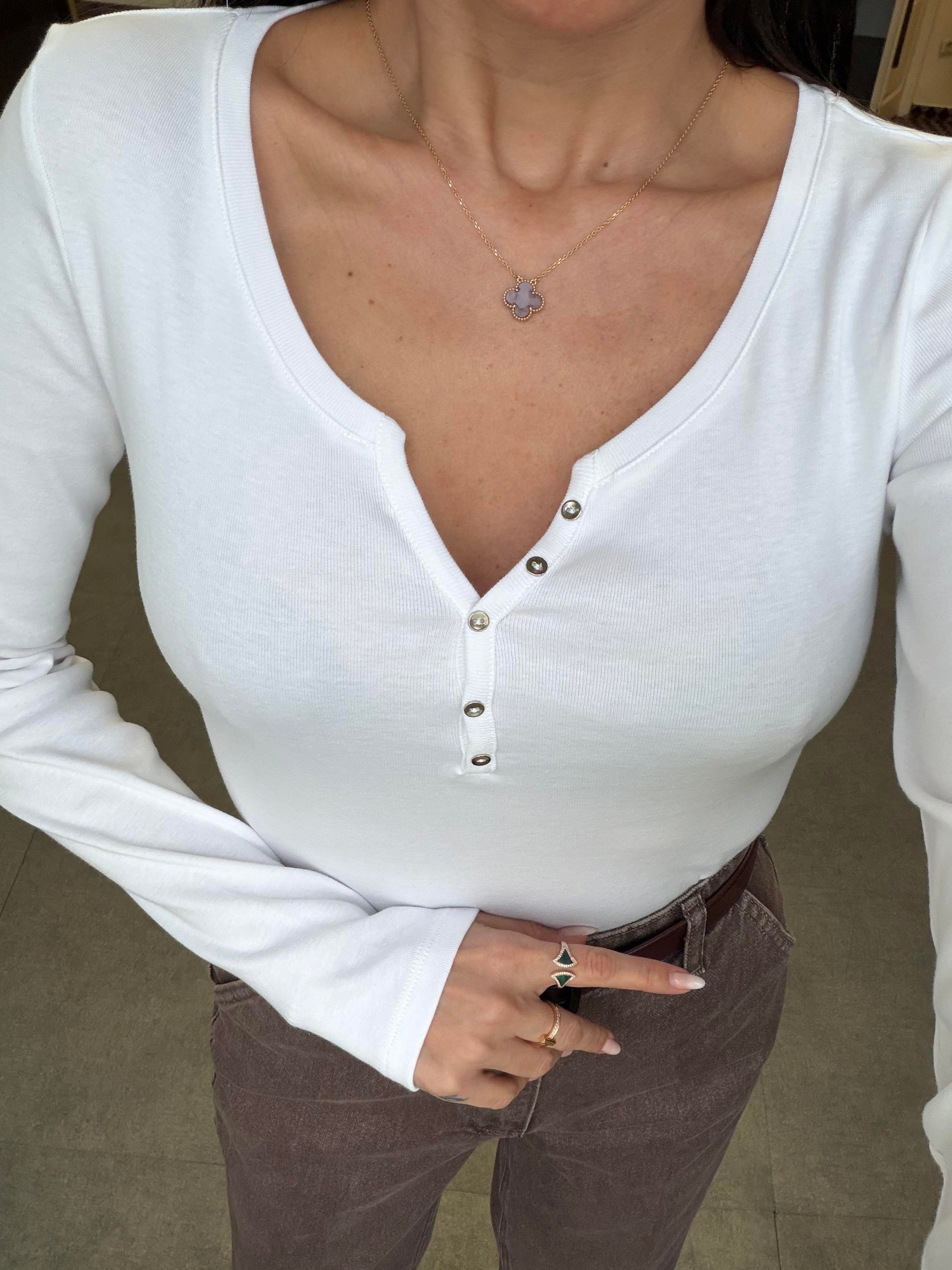 Beyaz Düğme Detaylı Uzun Kollu Top