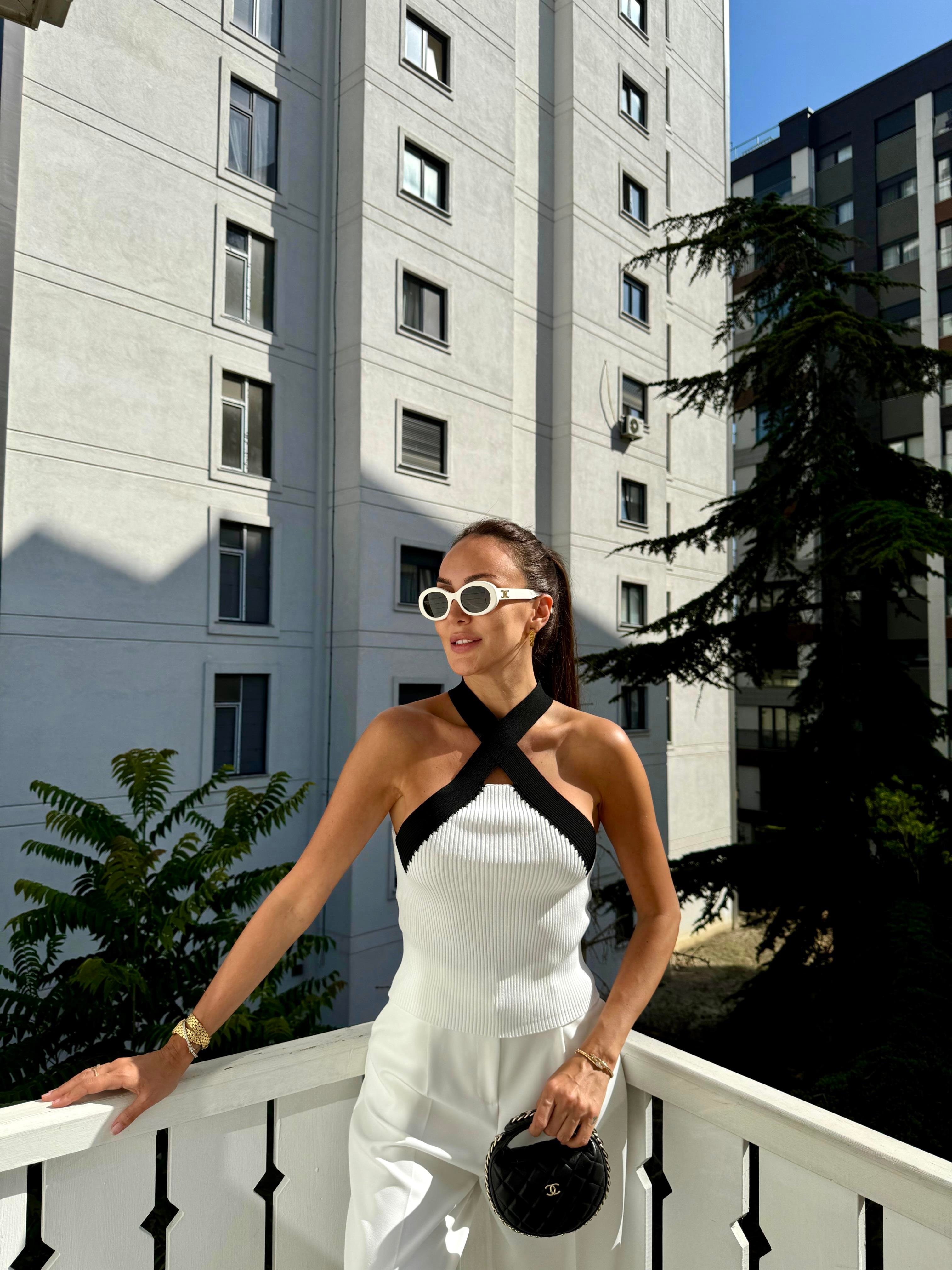 Beyaz Fiitilli Çapraz Yaka Bluz