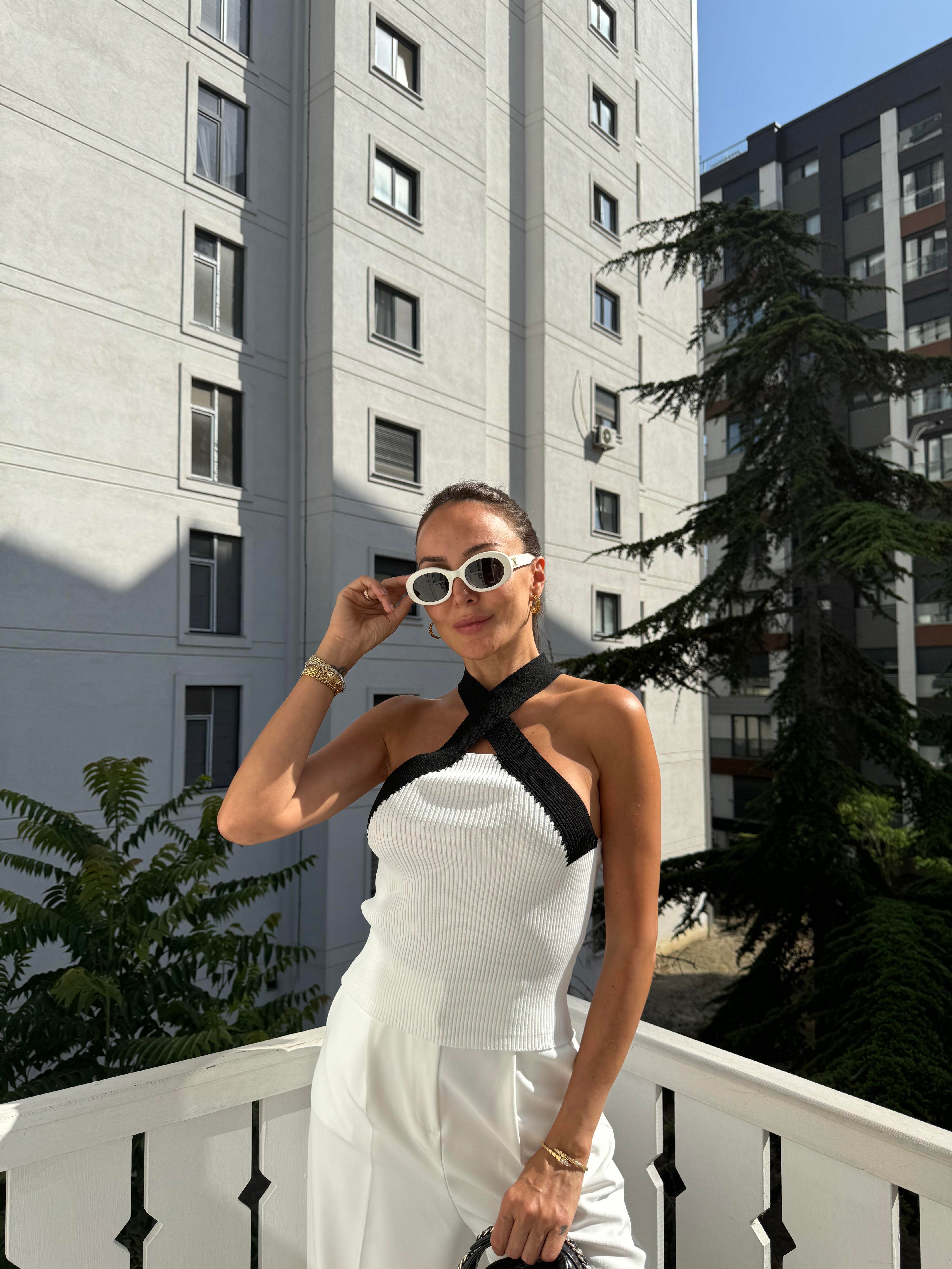 Beyaz Fiitilli Çapraz Yaka Bluz