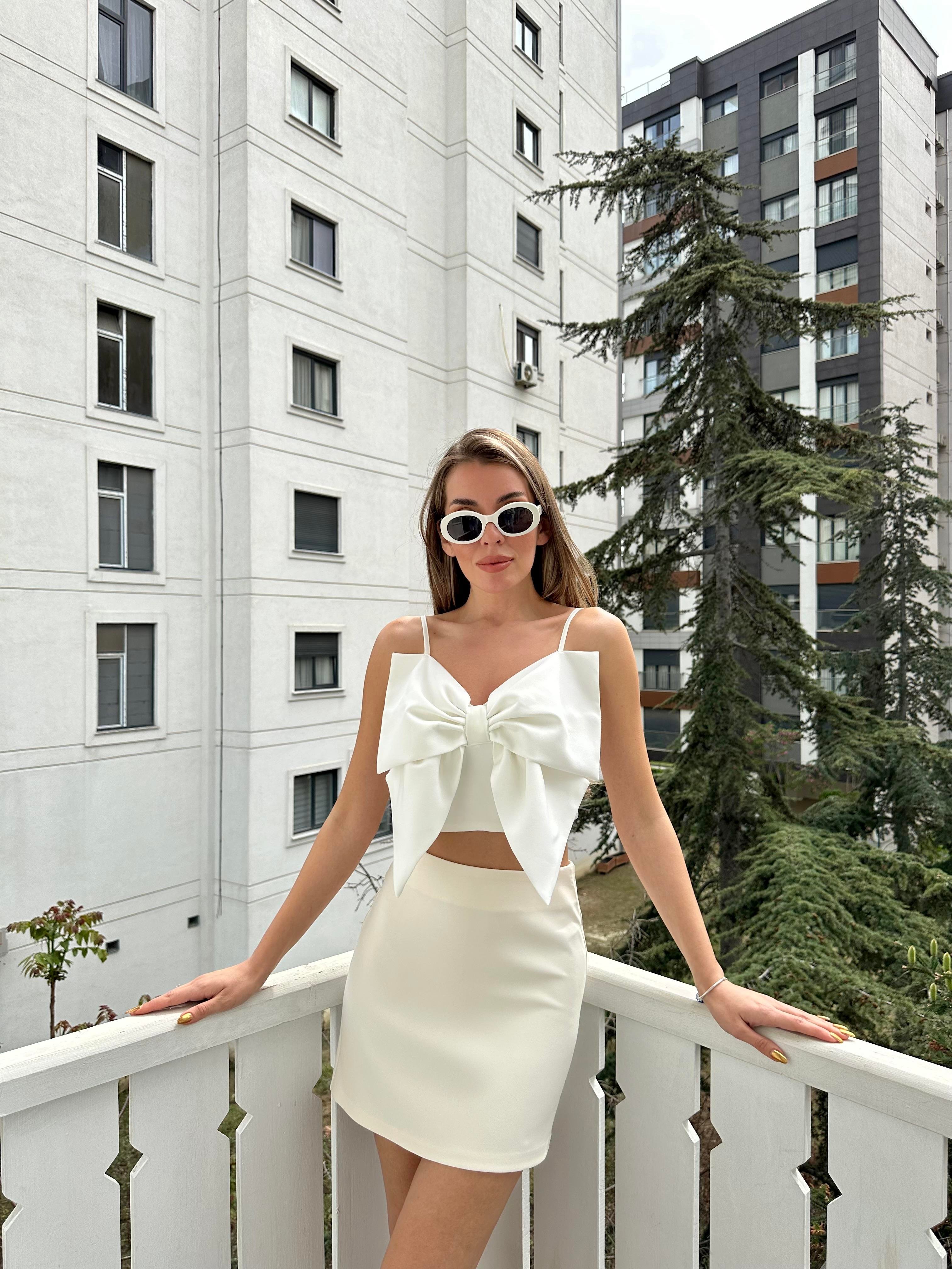 Beyaz Fiyonk Bluz