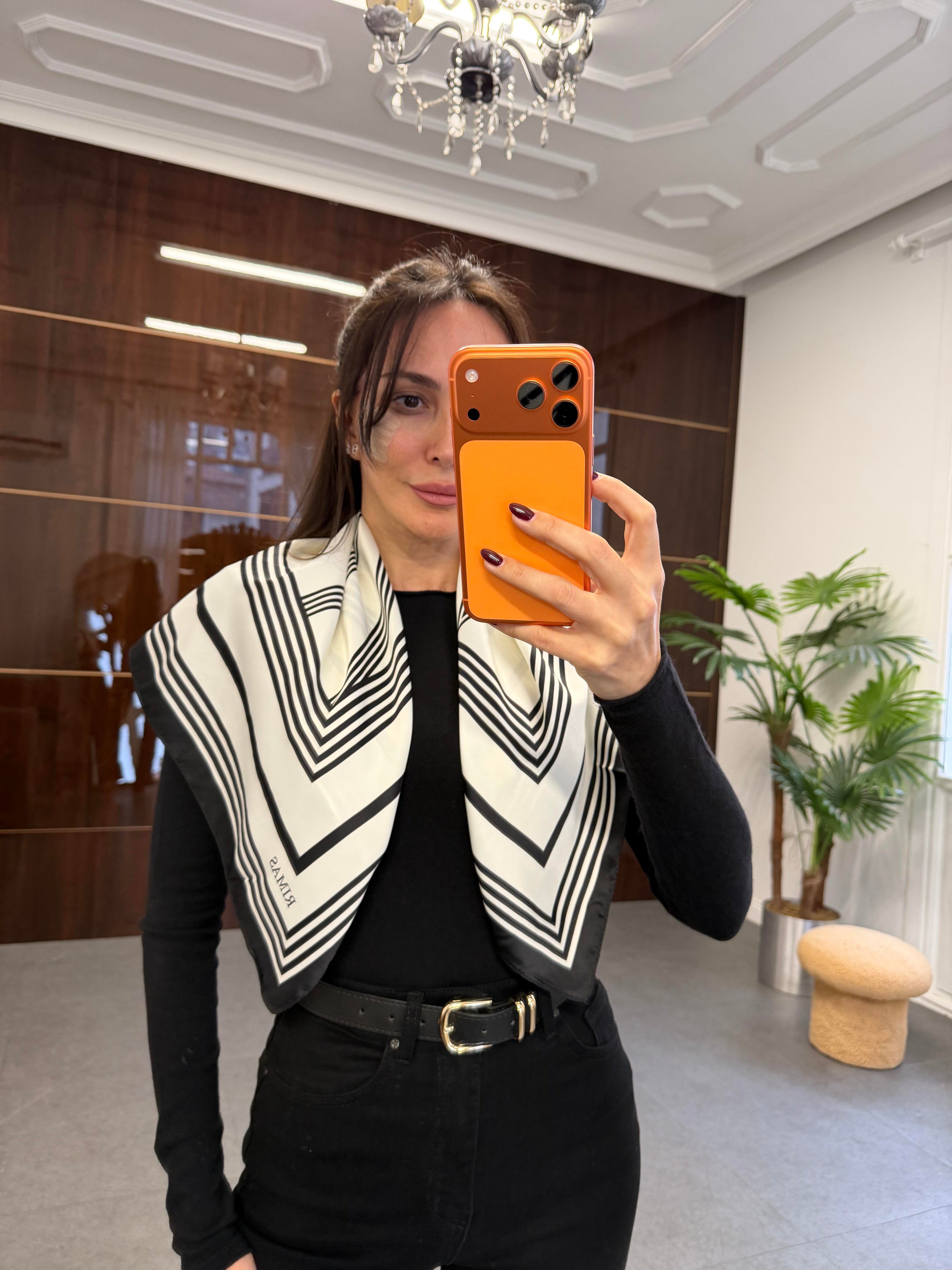 Beyaz Geometrik Desen Fular