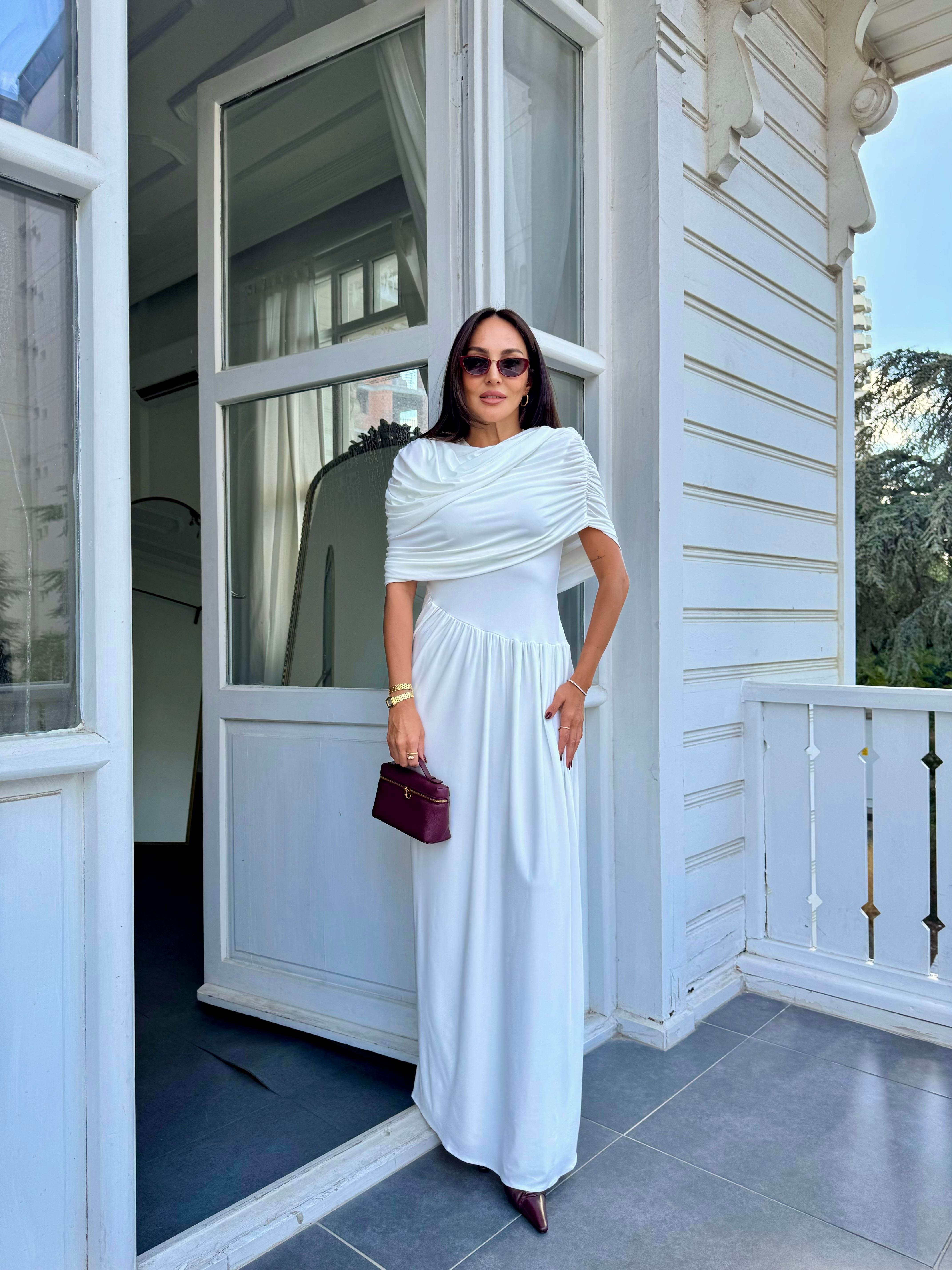Beyaz Helen Elbise